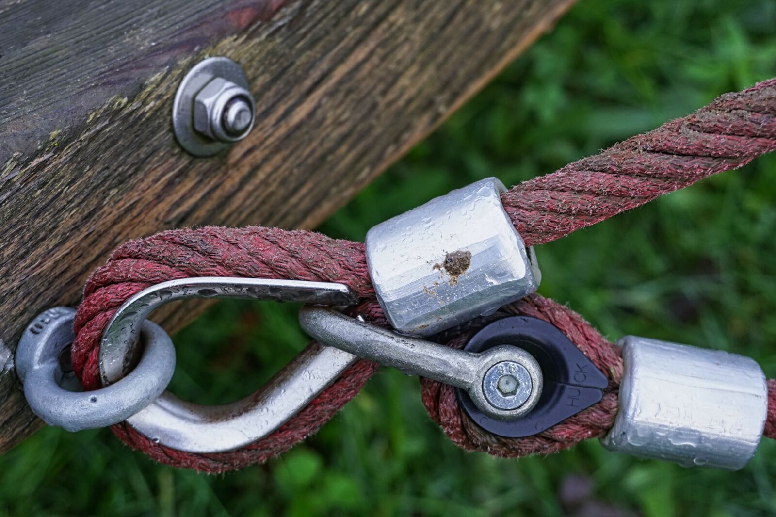 Sony a6500 sample photo. Wood, screw, carbine photography
