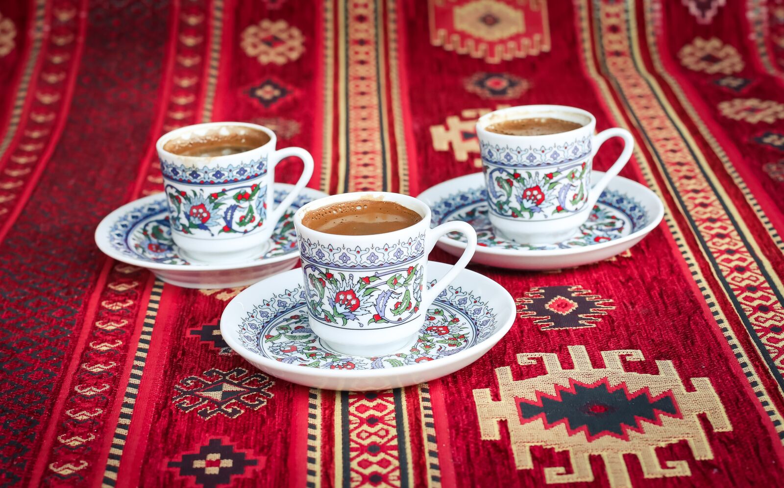 Canon EOS 5D Mark IV + Canon EF 50mm F1.4 USM sample photo. Coffee, cup, turkish photography