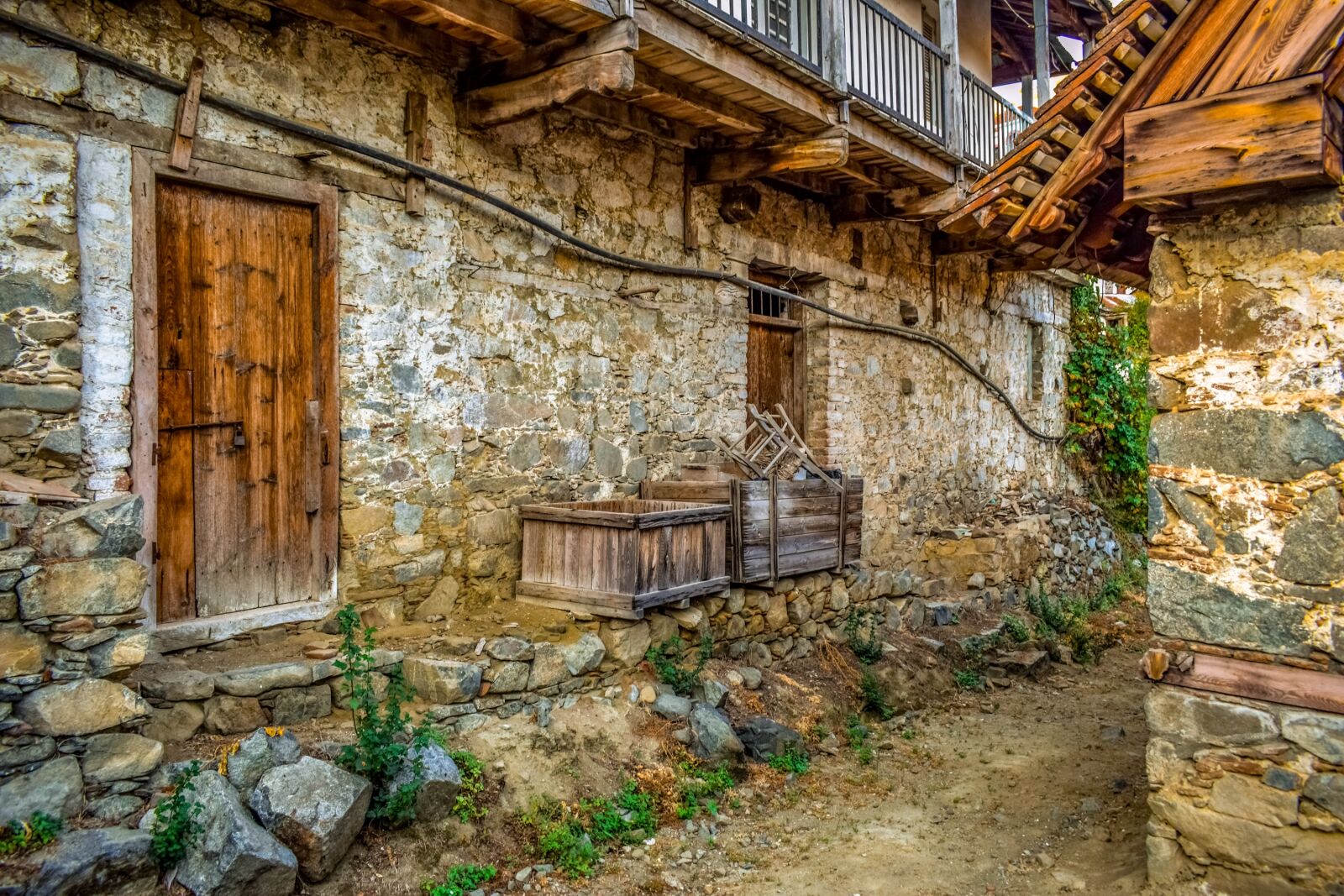 Nikon D3300 sample photo. Backstreet, house, old photography