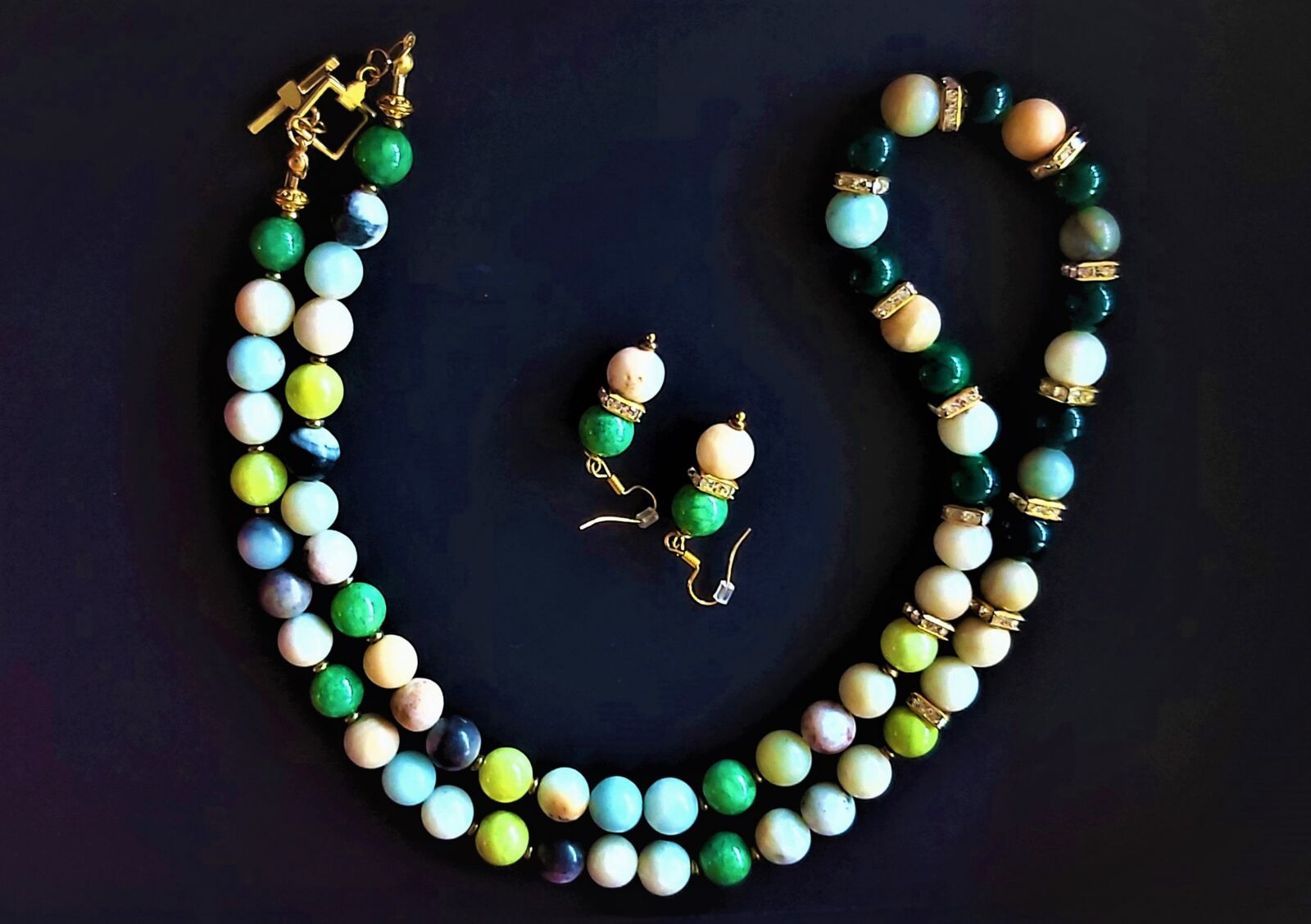 Samsung Galaxy A70 sample photo. Jewelry, colors, necklace photography