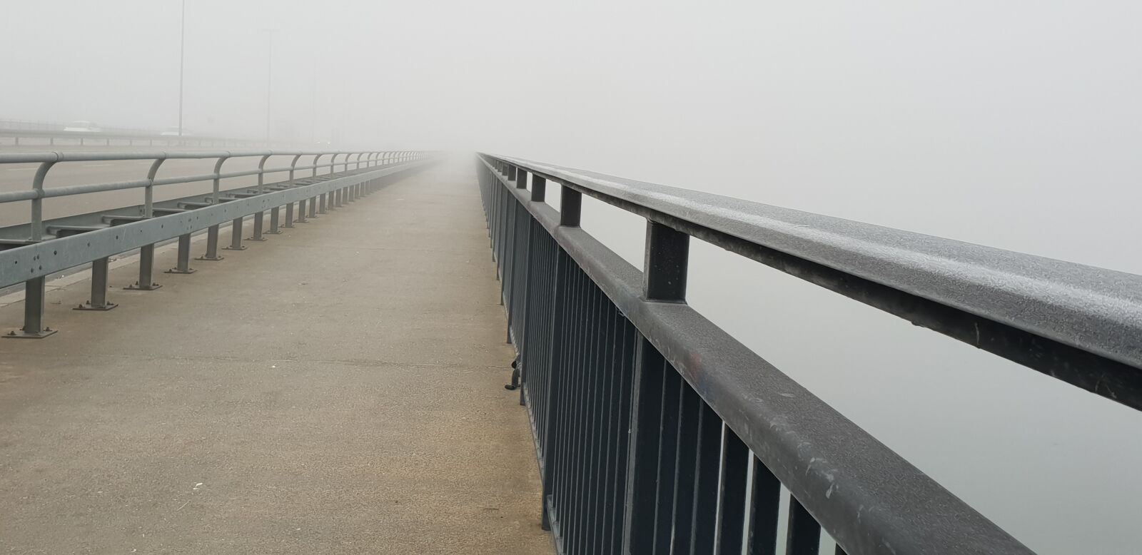 Samsung Galaxy S9 sample photo. Bridge, fog, weather photography