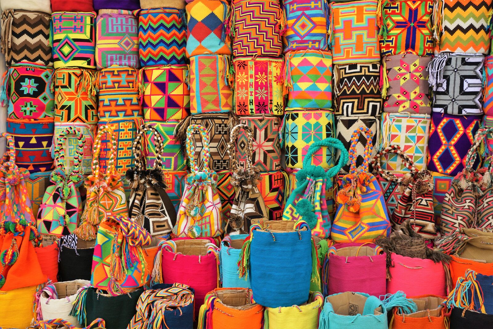 Sony ILCA-77M2 + Sony DT 16-50mm F2.8 SSM sample photo. Bags, colorful, colombia photography