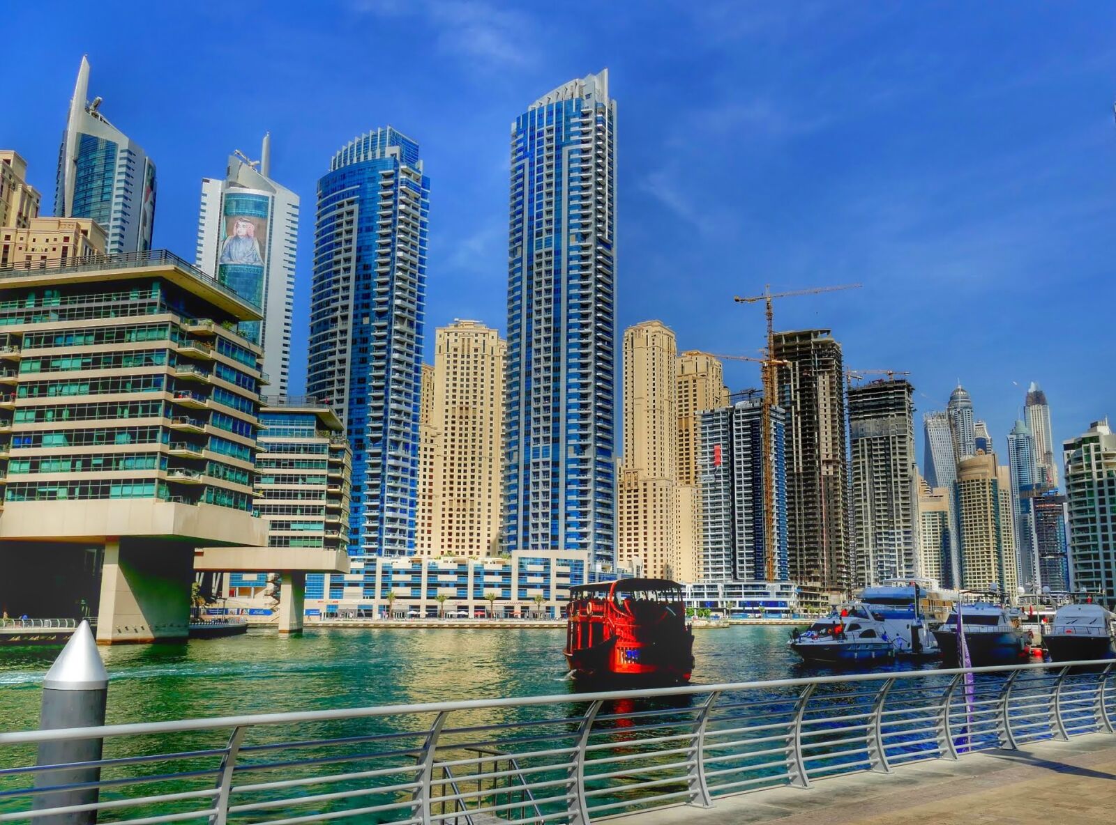 Panasonic Lumix DMC-FZ1000 sample photo. Dubai, skyline, skyscraper photography