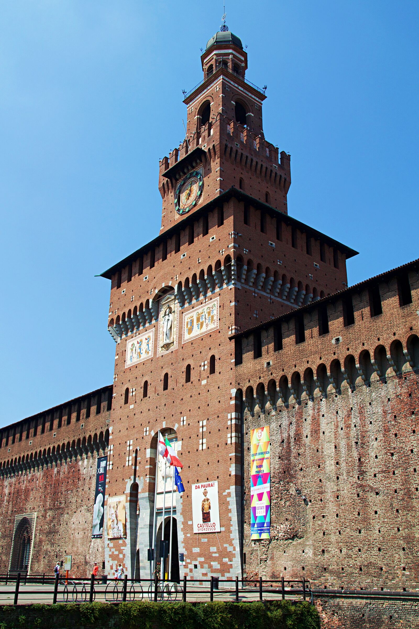 Canon EOS 600D (Rebel EOS T3i / EOS Kiss X5) sample photo. Italy, milan, architecture photography
