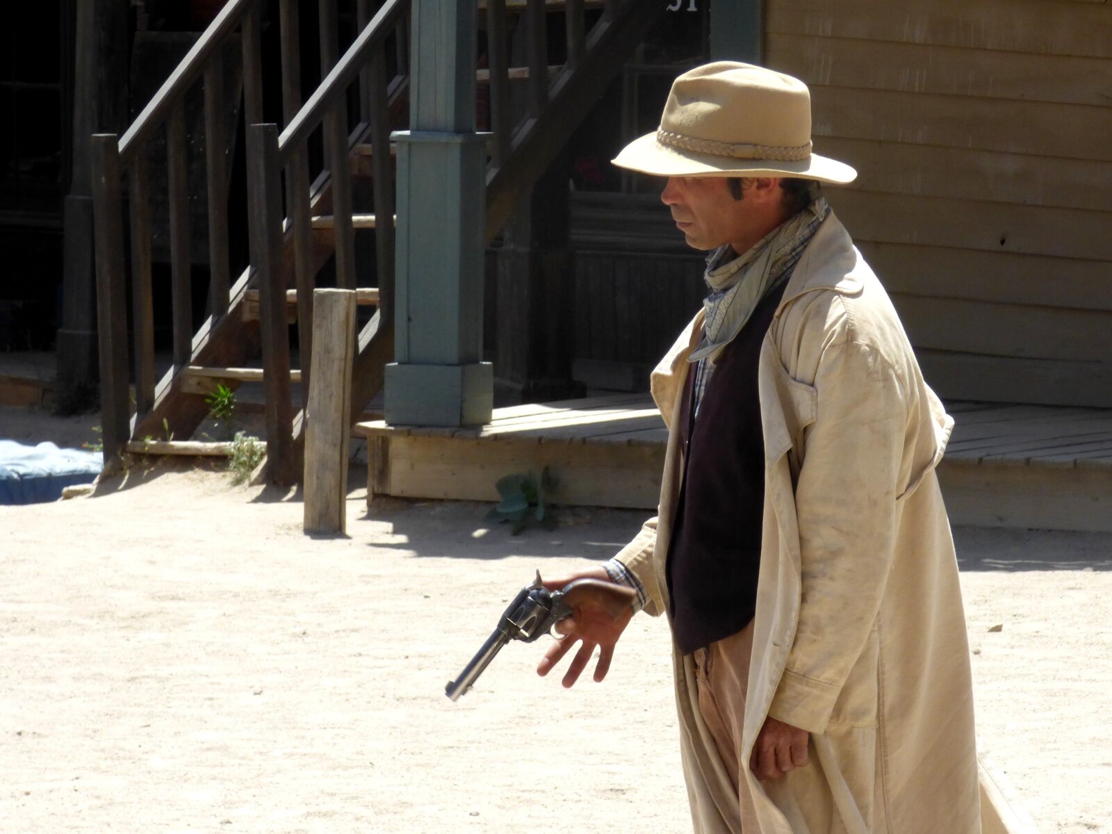 Panasonic DMC-FZ72 sample photo. Cowboy, gun, far west photography