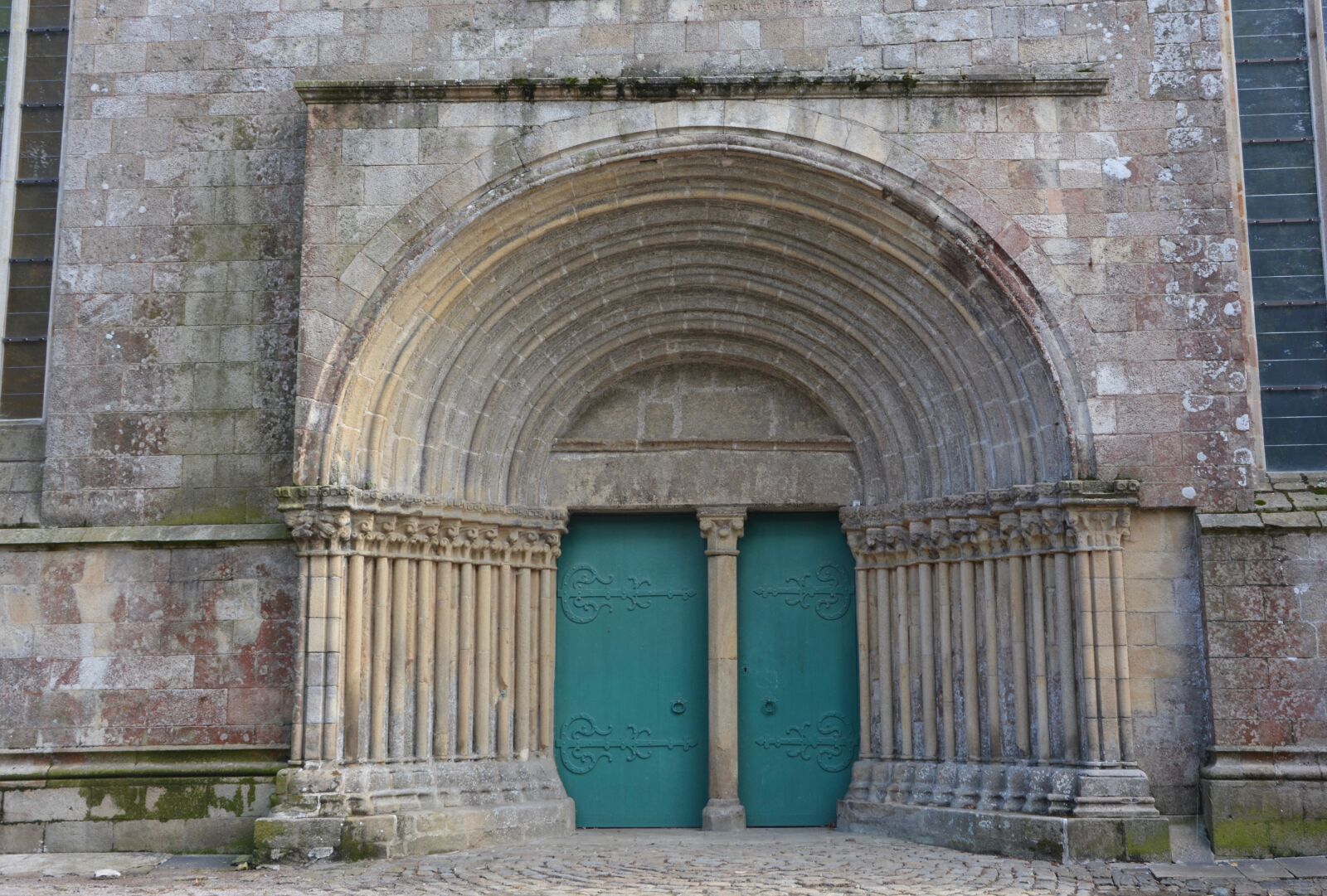 Nikon D5200 sample photo. Portal, large door, cathedral photography