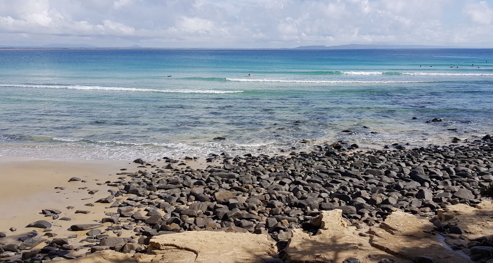 Samsung Galaxy S8+ sample photo. Rocks, beach, ocean photography