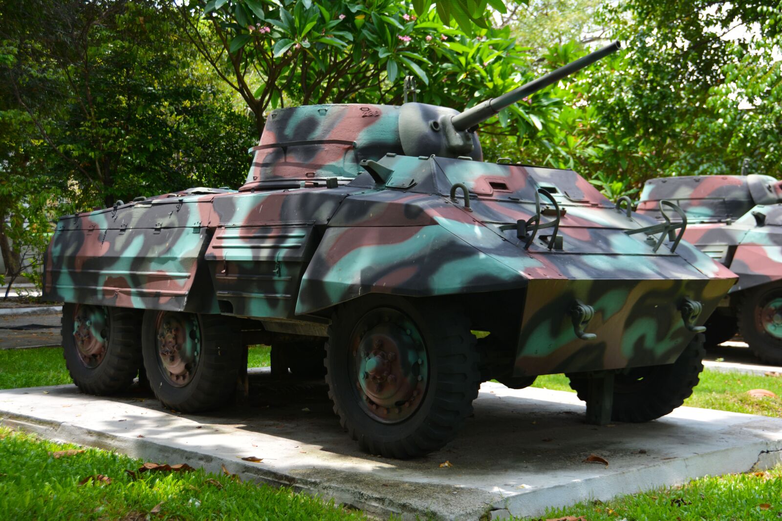 Nikon D5200 sample photo. Tank, armored car, military photography