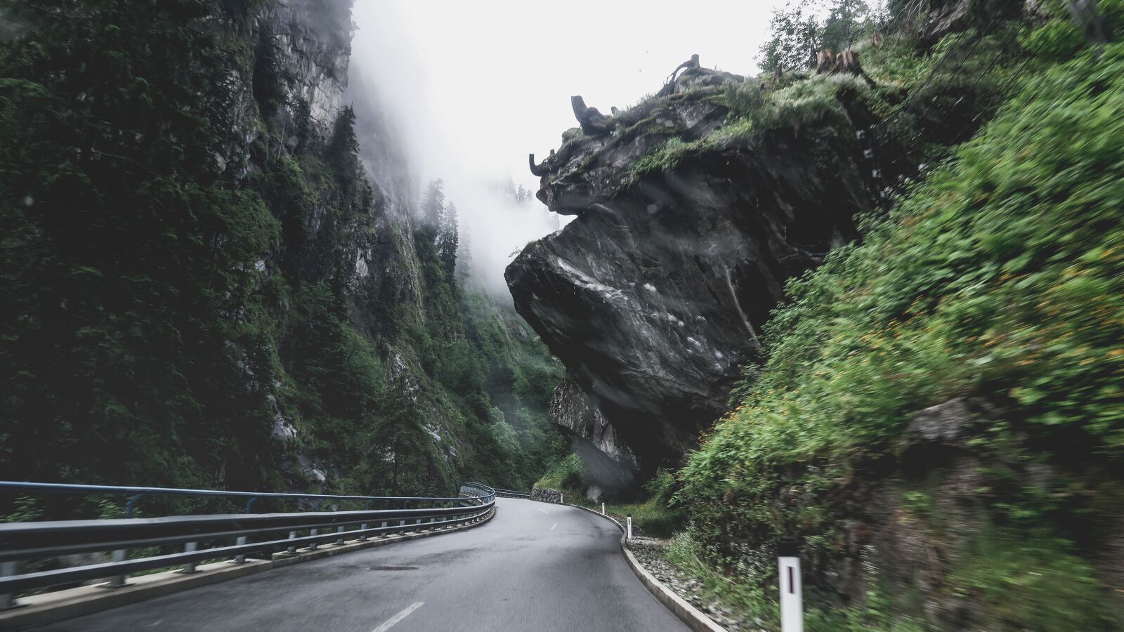 Canon PowerShot G7 X sample photo. Asphalt, wetfog, landscape photography