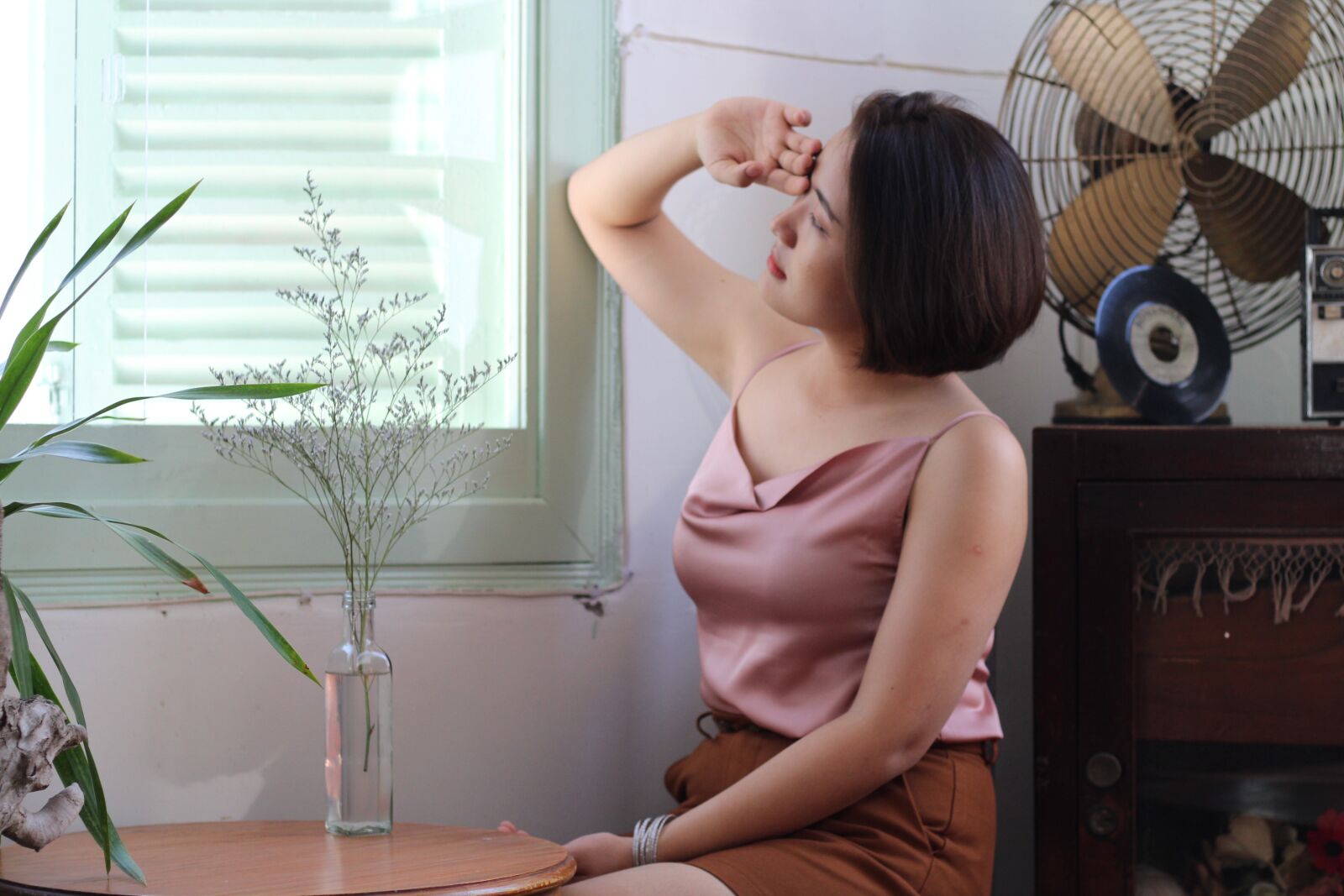 Canon EOS 1300D (EOS Rebel T6 / EOS Kiss X80) + Canon EF 50mm F1.8 STM sample photo. Vietnamese, asia, lady photography
