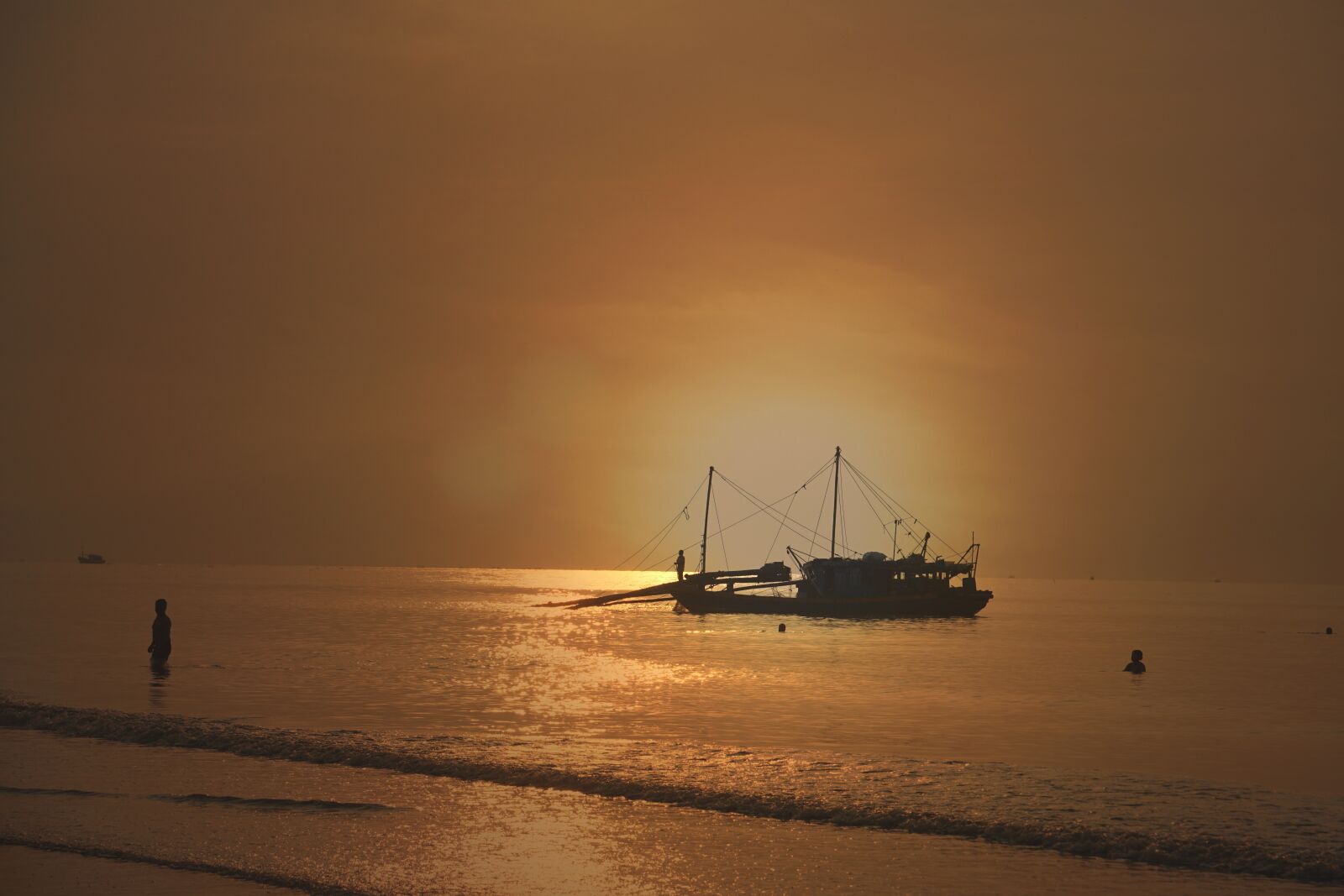 Sony a6300 + Sony FE 70-200mm F4 G OSS sample photo. Sea, ocean, dawn photography