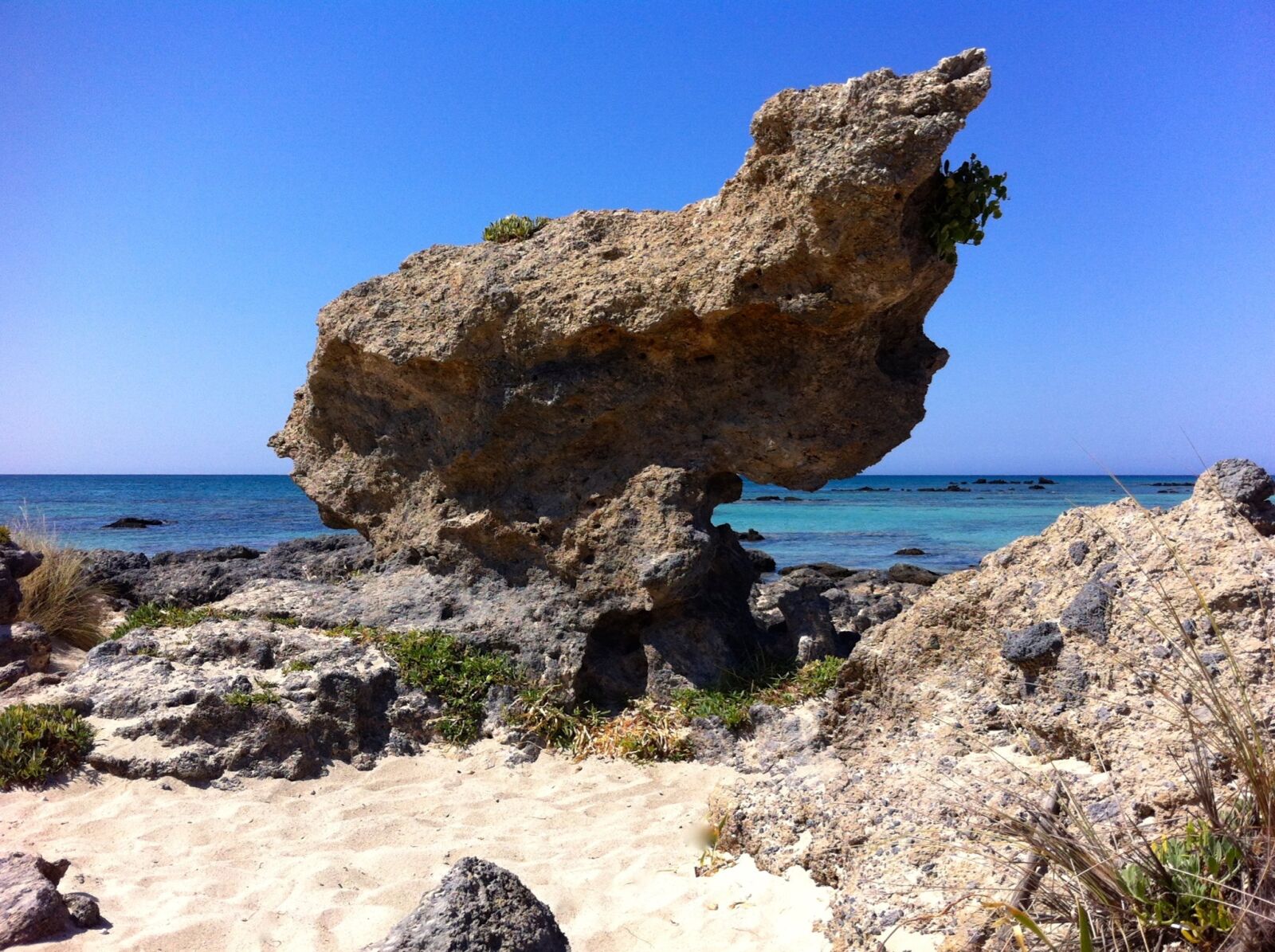 Apple iPhone 4 sample photo. Rock, sea, paradise photography