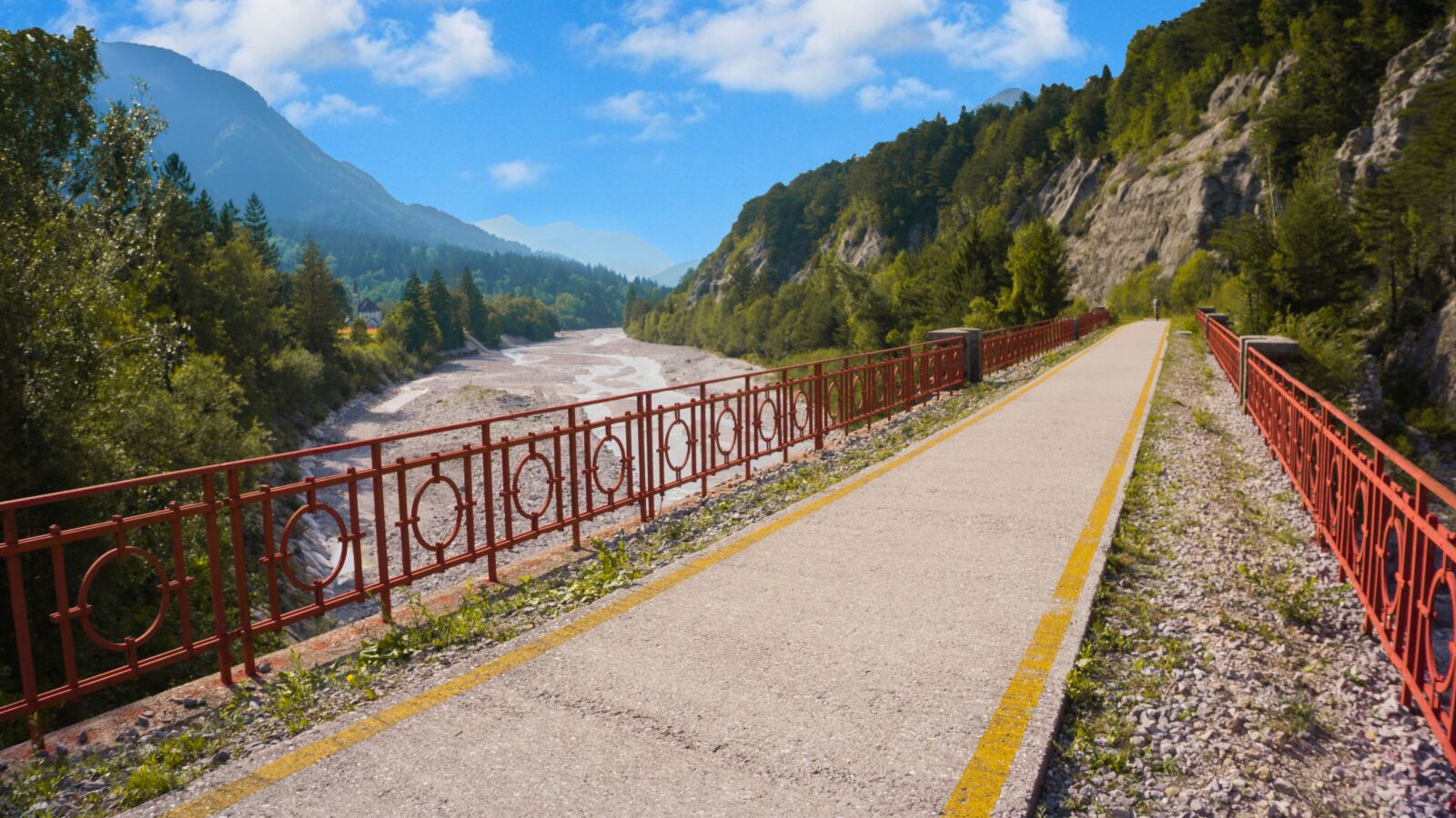 Sony E 16-50mm F3.5-5.6 PZ OSS sample photo. Cycling bridge, railway, nature photography
