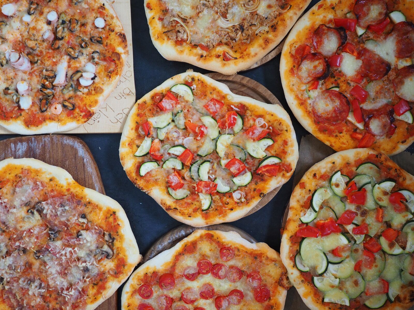Olympus OM-D E-M1 + Olympus M.Zuiko Digital ED 12-40mm F2.8 Pro sample photo. Pizzas, bake, nutrition photography