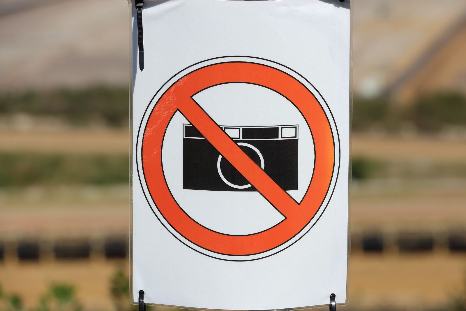 Canon EOS 700D (EOS Rebel T5i / EOS Kiss X7i) sample photo. Shield, prohibitory, prohibited photography