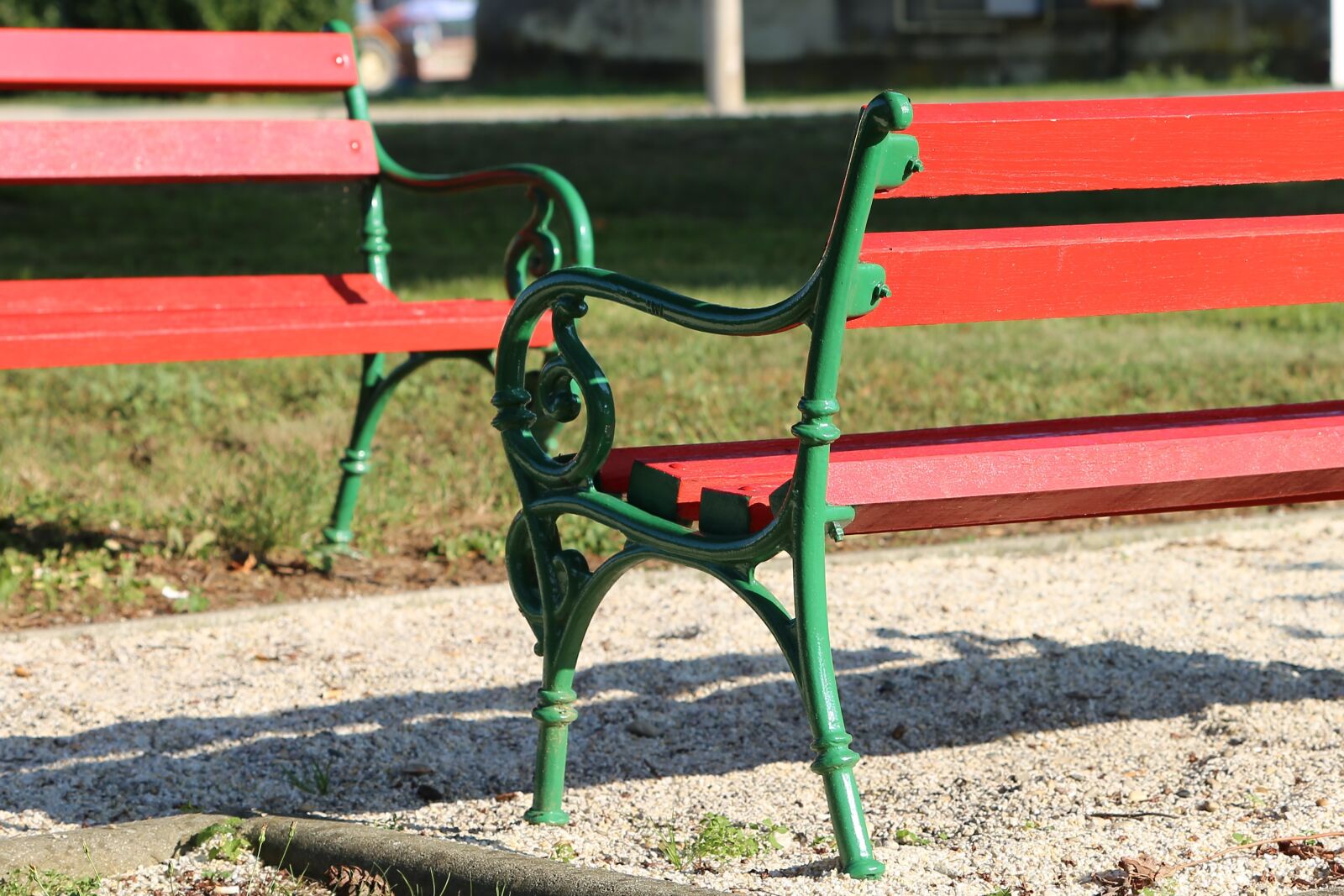 Canon EF 70-300 F4-5.6 IS II USM sample photo. Two red benches, park photography