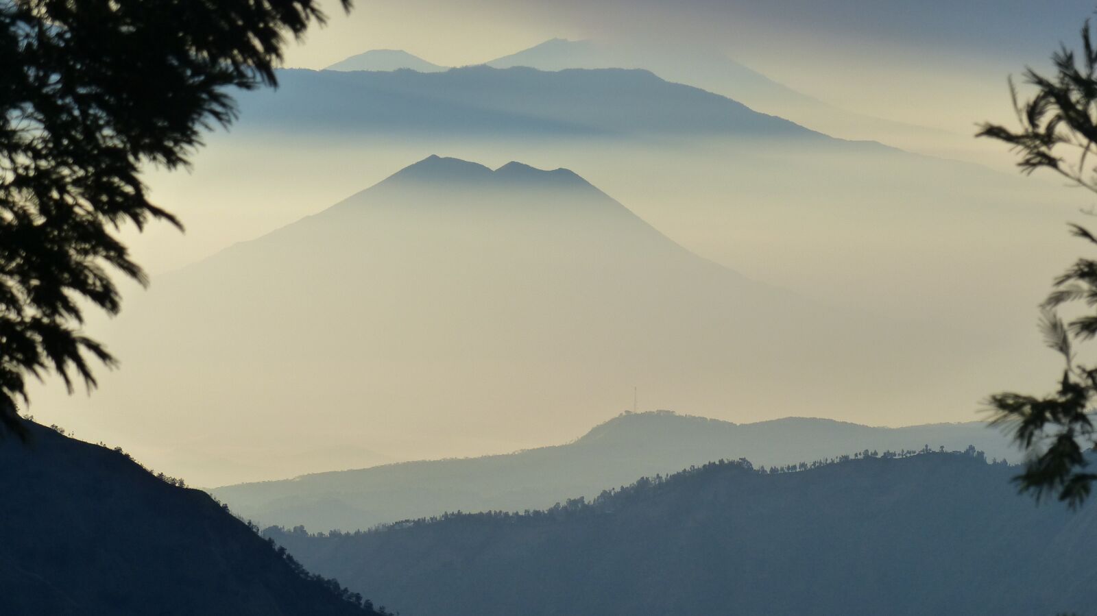 Panasonic Lumix DMC-FZ200 sample photo. Indonesia, volcano, rash photography