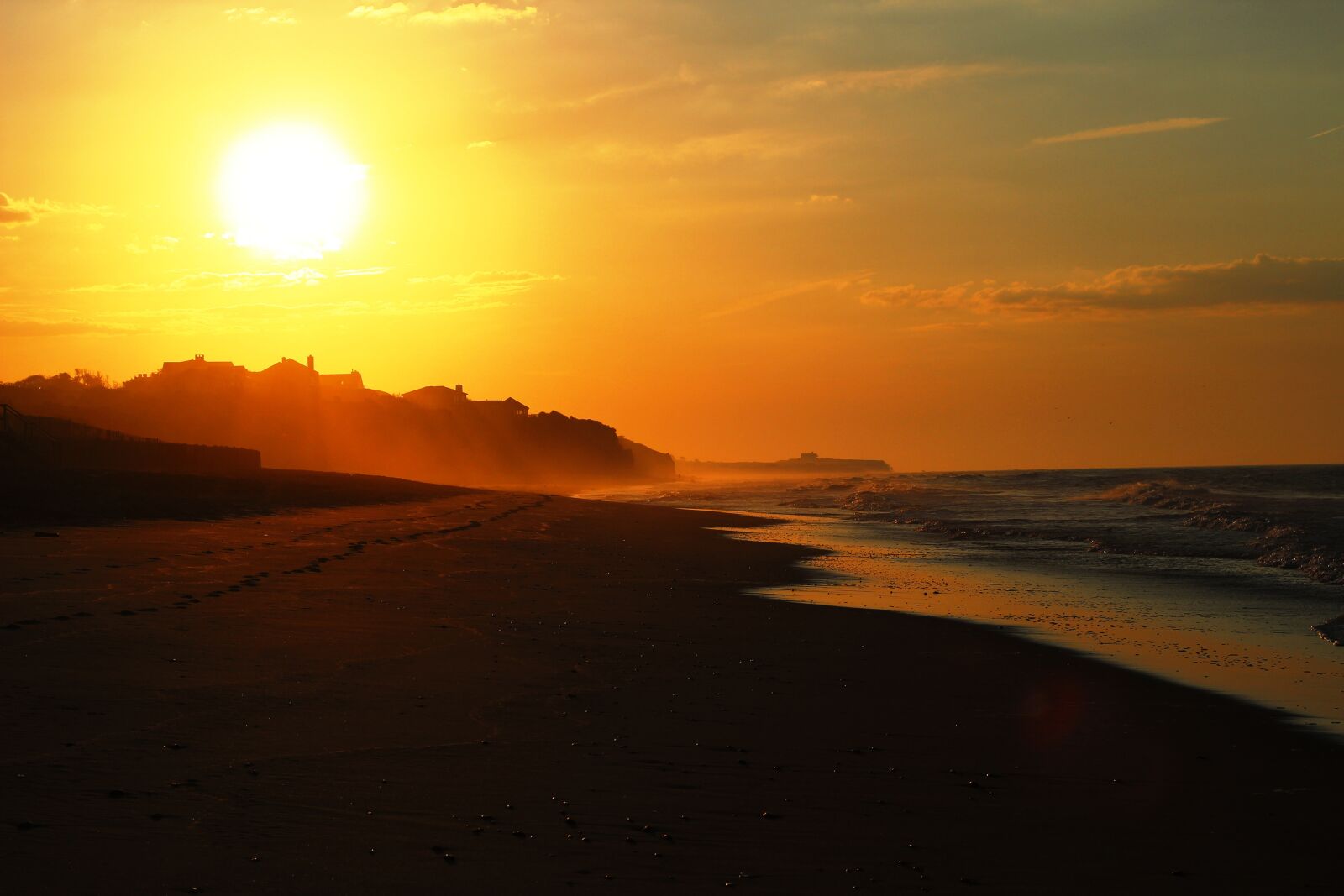 Canon EOS 600D (Rebel EOS T3i / EOS Kiss X5) + Canon EF 50mm F1.8 II sample photo. Sunset, beach, sky photography