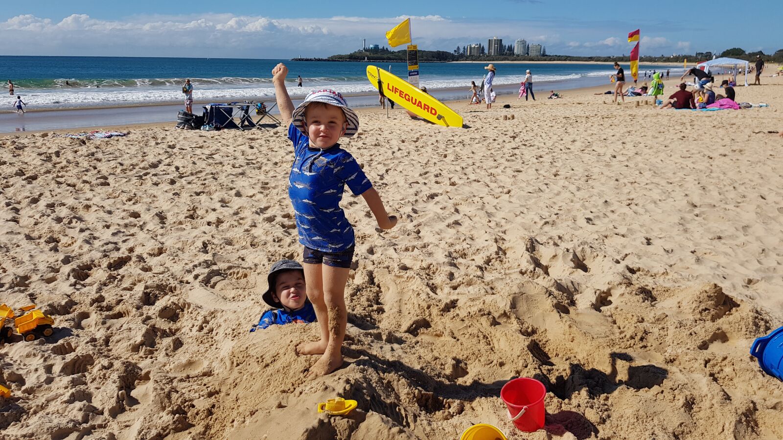 Samsung Galaxy S8 sample photo. Beach, kids, buried in photography