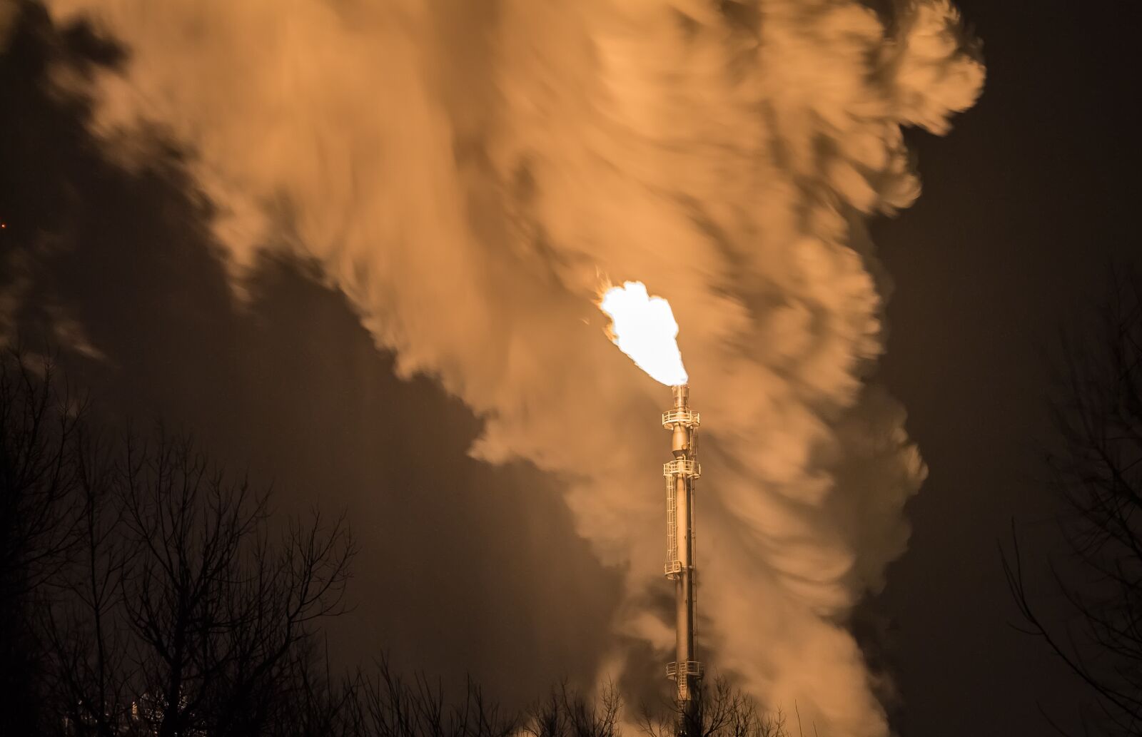 Canon EOS 1100D (EOS Rebel T3 / EOS Kiss X50) sample photo. Gas, flaring, flame photography