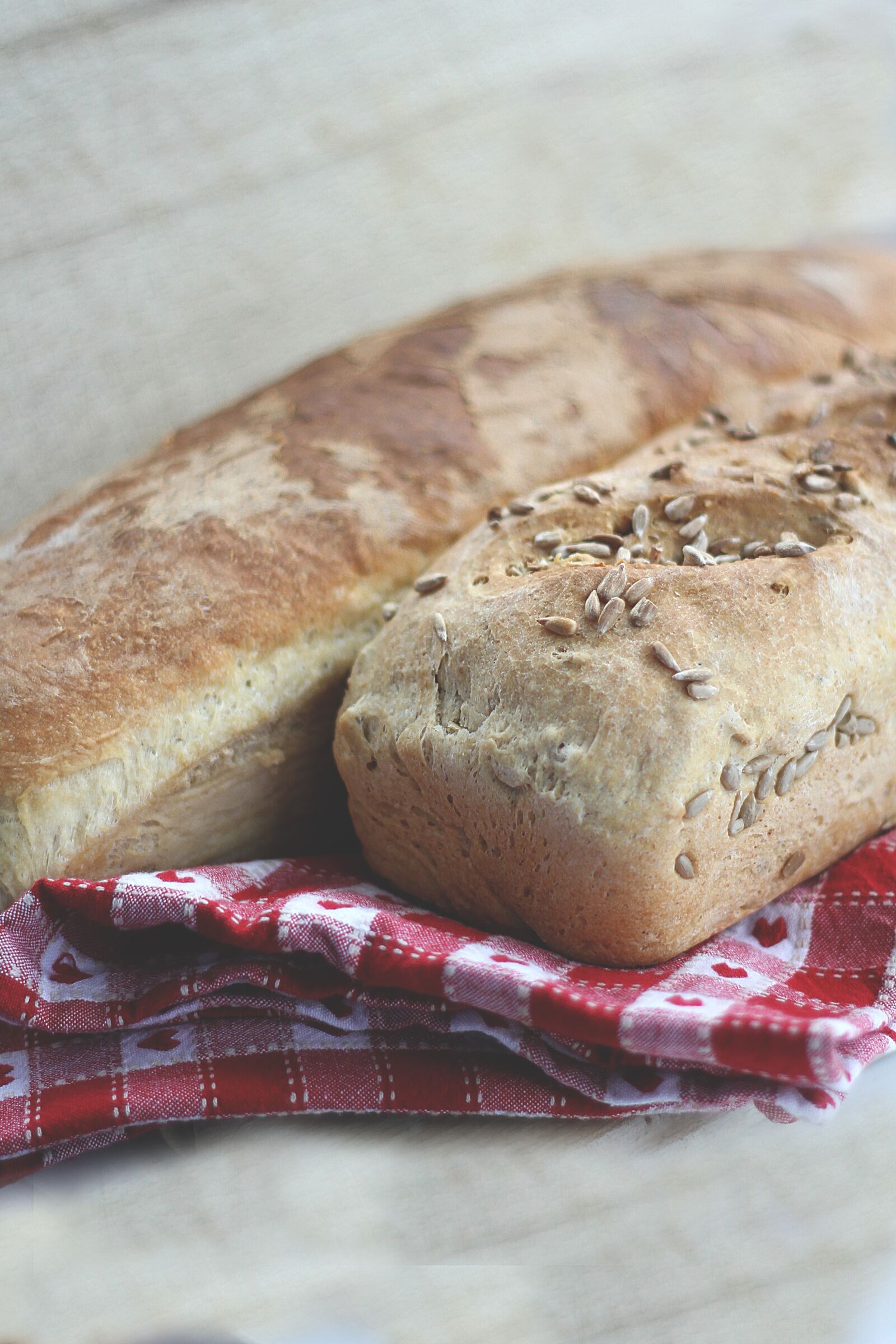 Canon EOS 7D + Canon EF 50mm F1.8 II sample photo. Bread, homemade, cereal photography