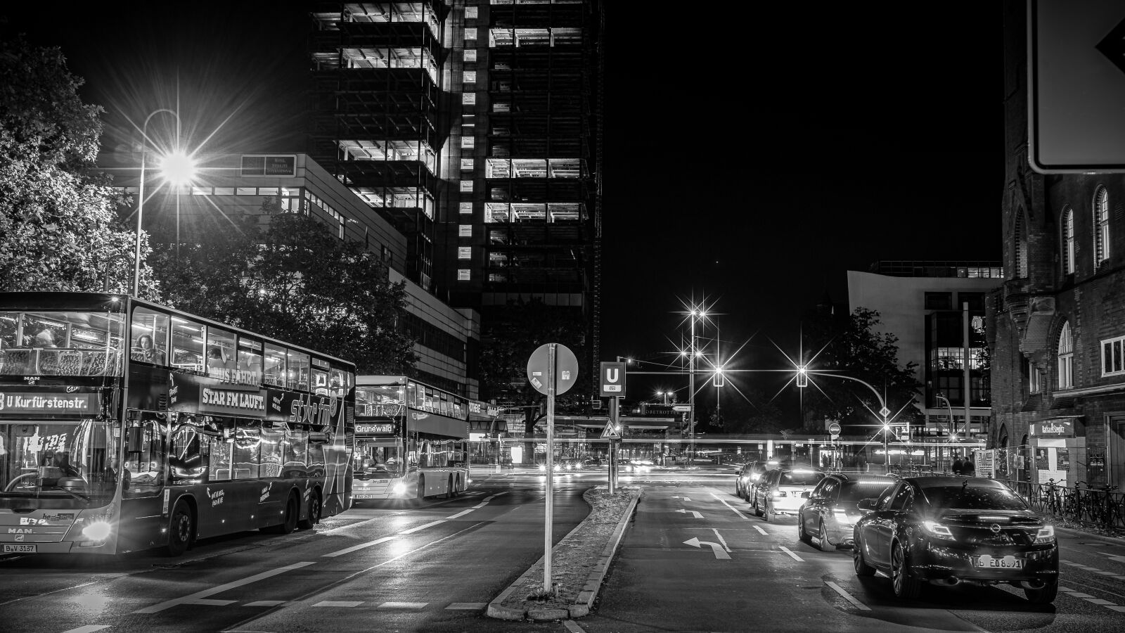 Sony a7 II + Sony FE 28-70mm F3.5-5.6 OSS sample photo. Black and white, night photography