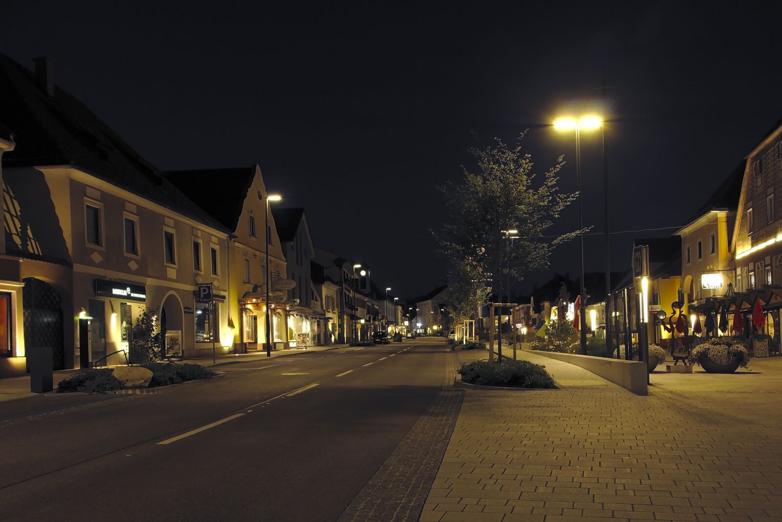 Canon EOS 650D (EOS Rebel T4i / EOS Kiss X6i) sample photo. In the evening, street photography
