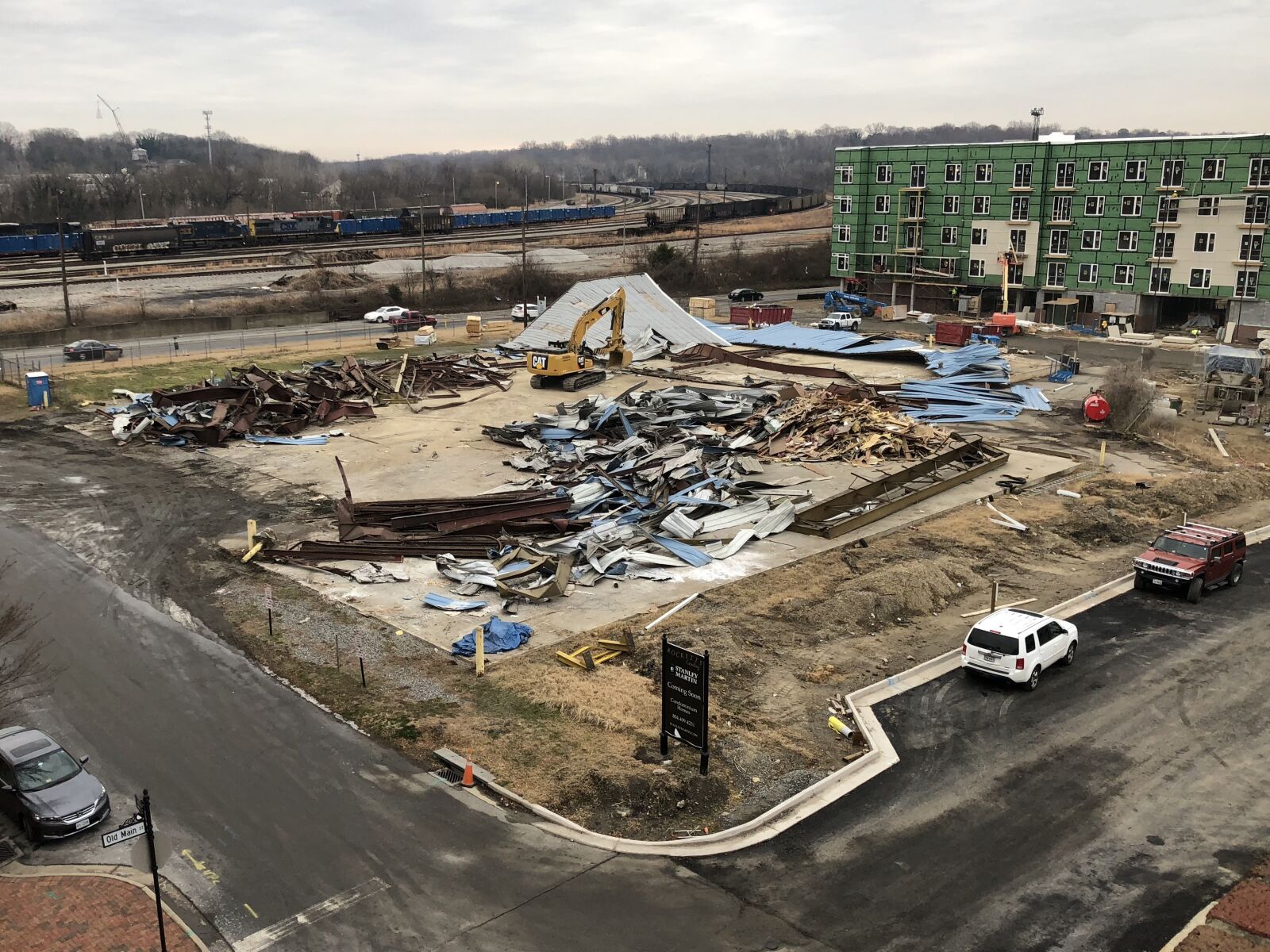 iPhone X back dual camera 4mm f/1.8 sample photo. City, outdoors, under construction photography