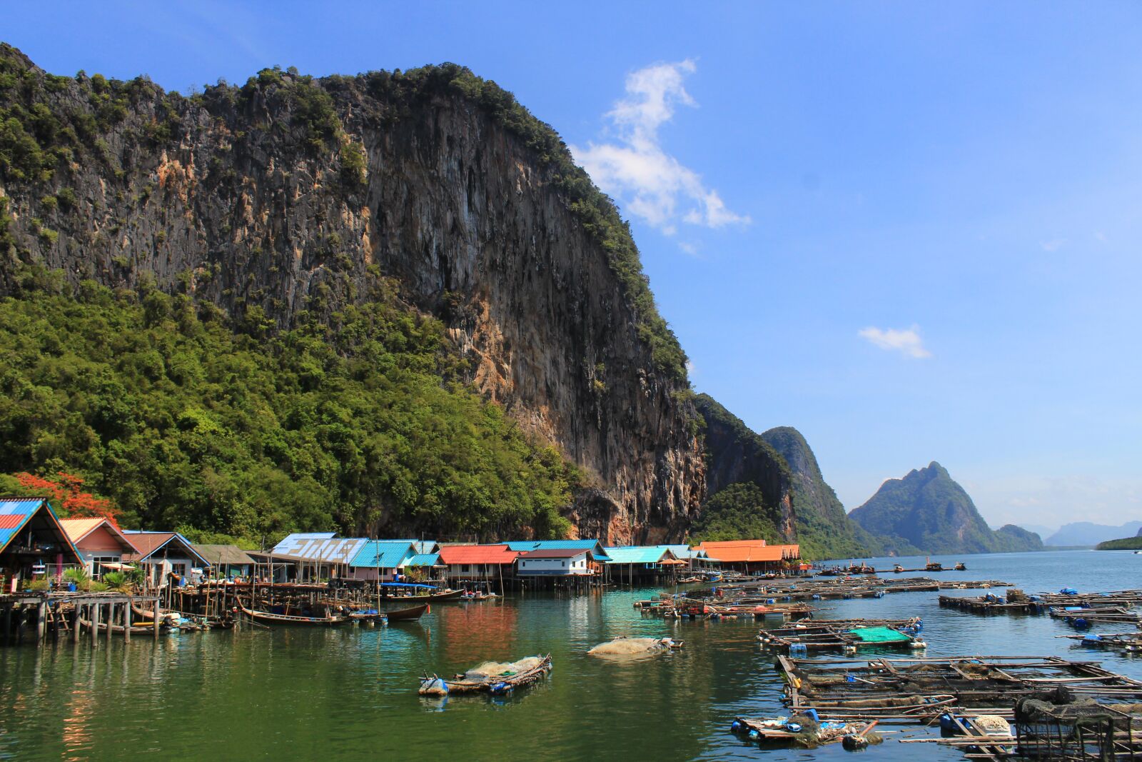 Canon EOS 1300D (EOS Rebel T6 / EOS Kiss X80) sample photo. Houses, sea, landscape photography