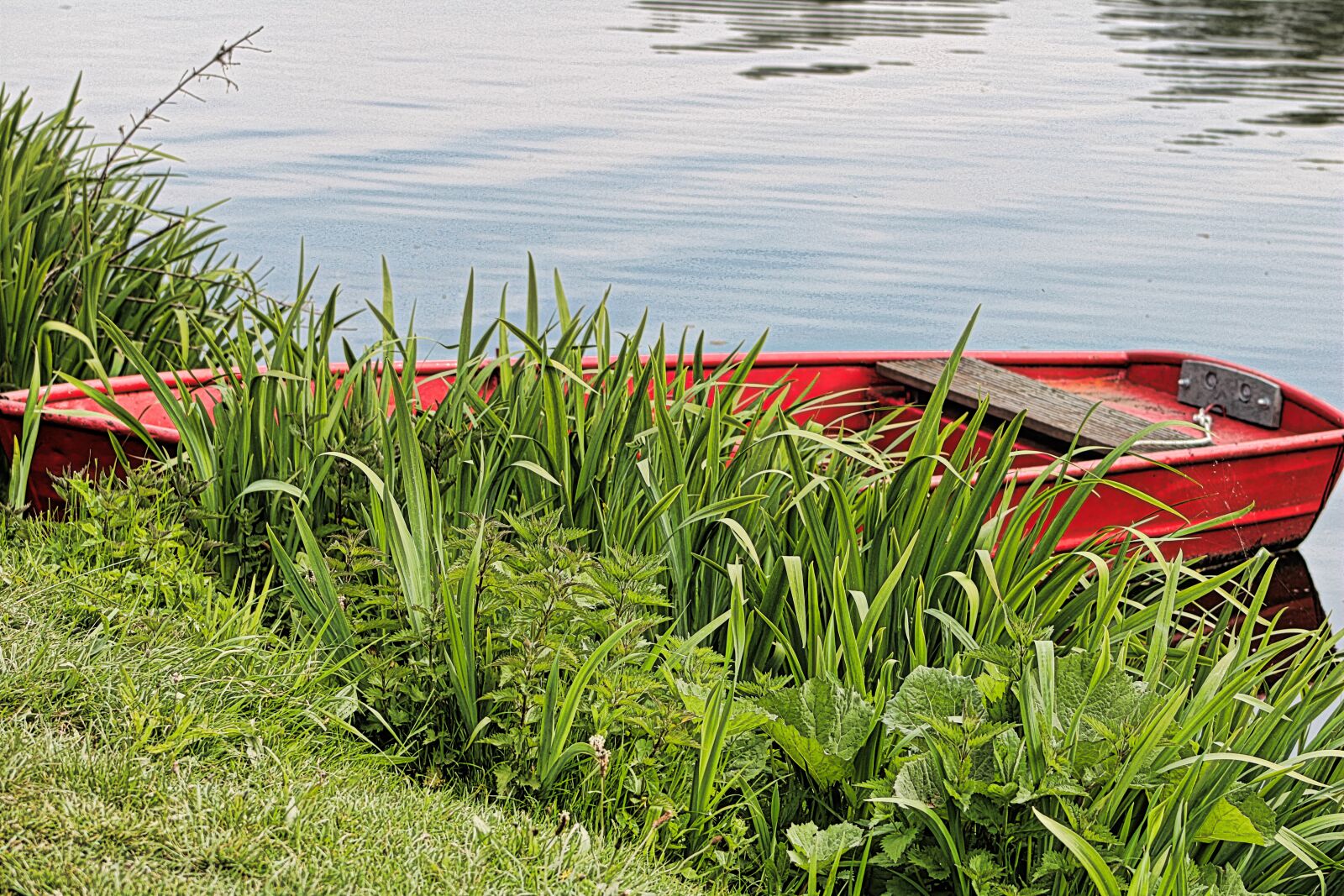 Canon EOS 2000D (EOS Rebel T7 / EOS Kiss X90 / EOS 1500D) sample photo. Boat, bank, ship photography