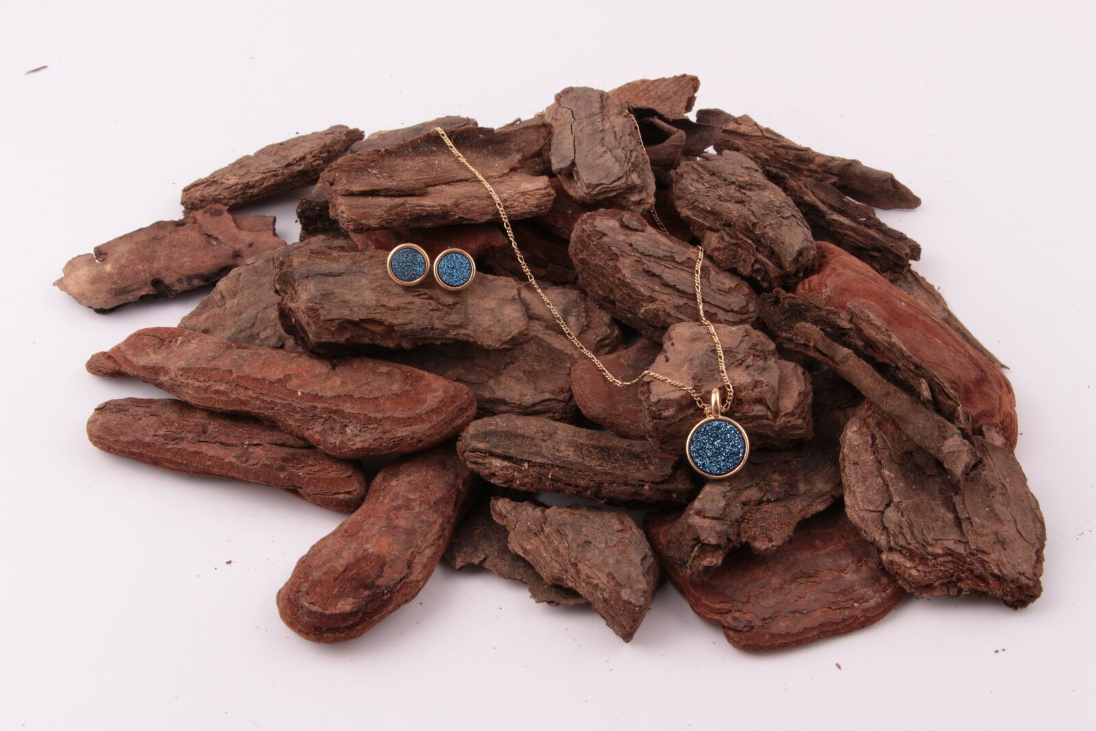 Canon EOS 700D (EOS Rebel T5i / EOS Kiss X7i) sample photo. Jewels, blue gem, earring photography
