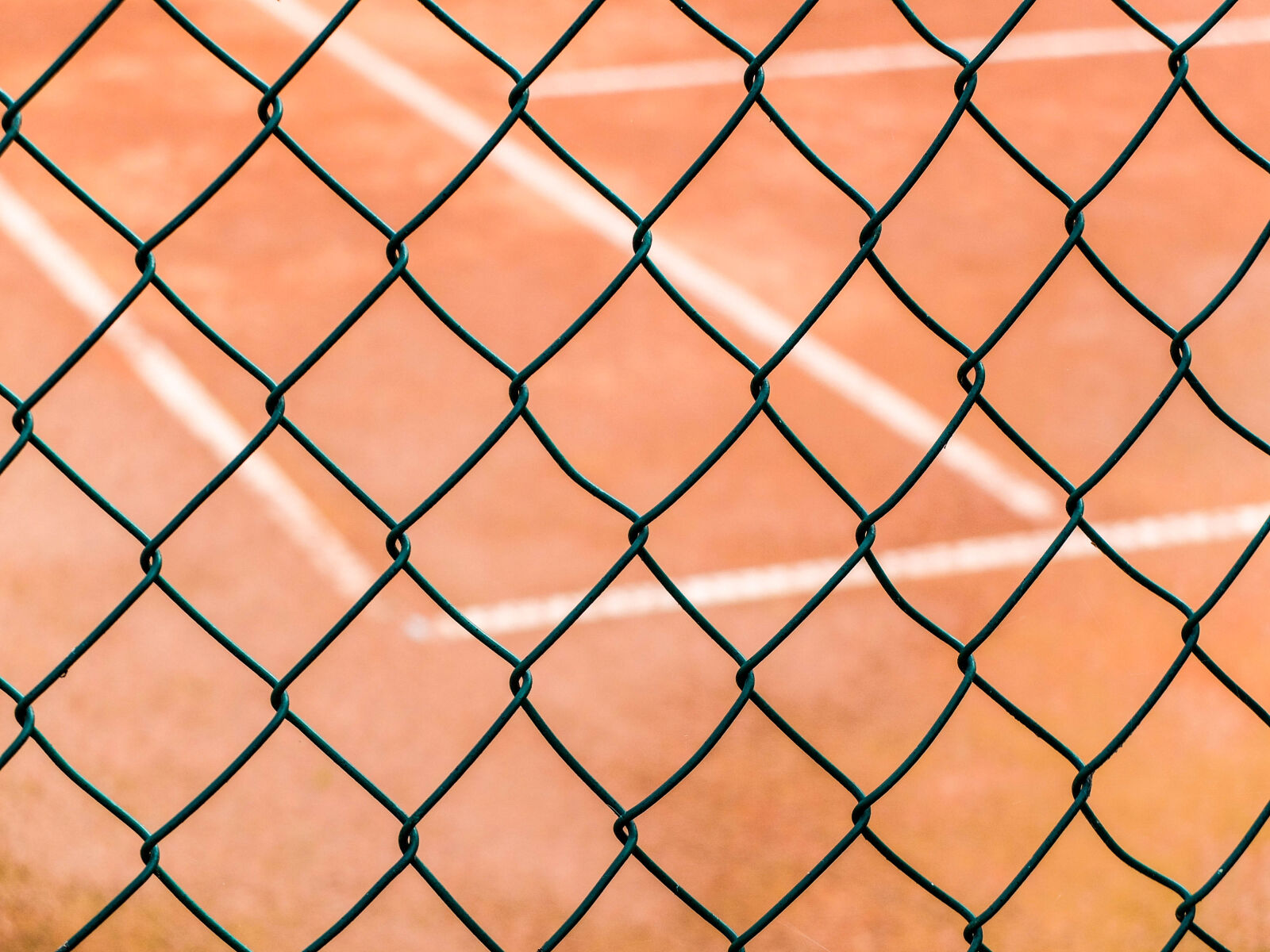 Fujifilm X30 sample photo. Chain, link, fence, minimal photography