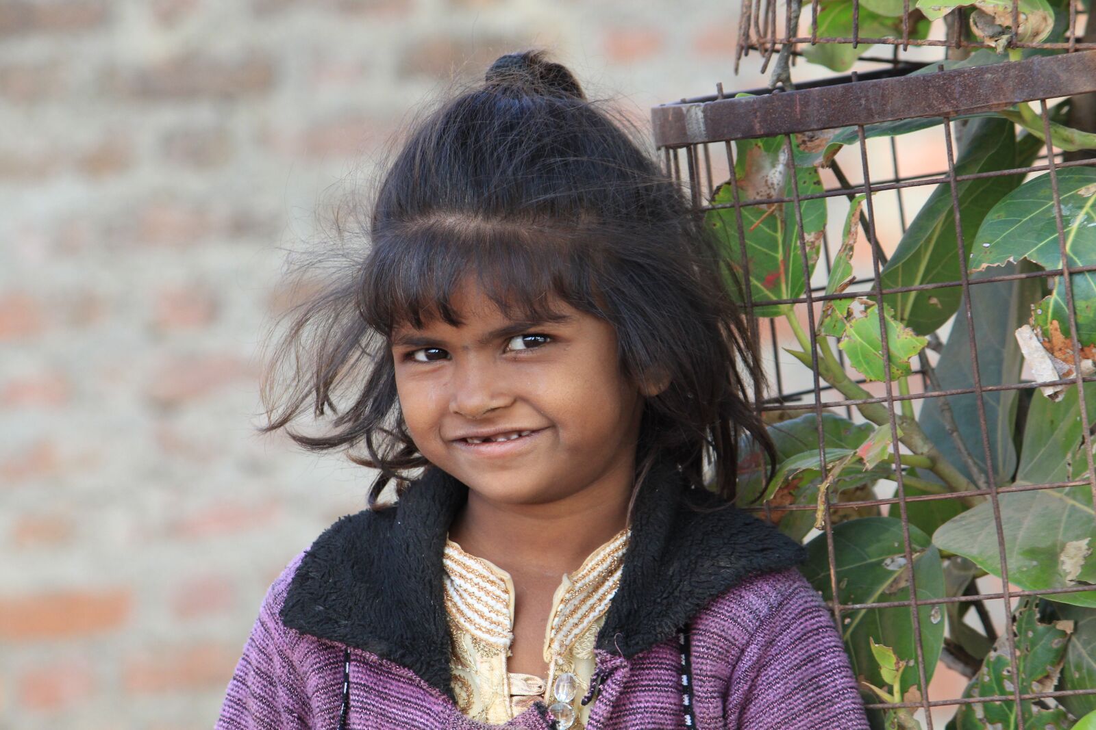 Canon EOS 700D (EOS Rebel T5i / EOS Kiss X7i) sample photo. Poor girl, happy, girl photography