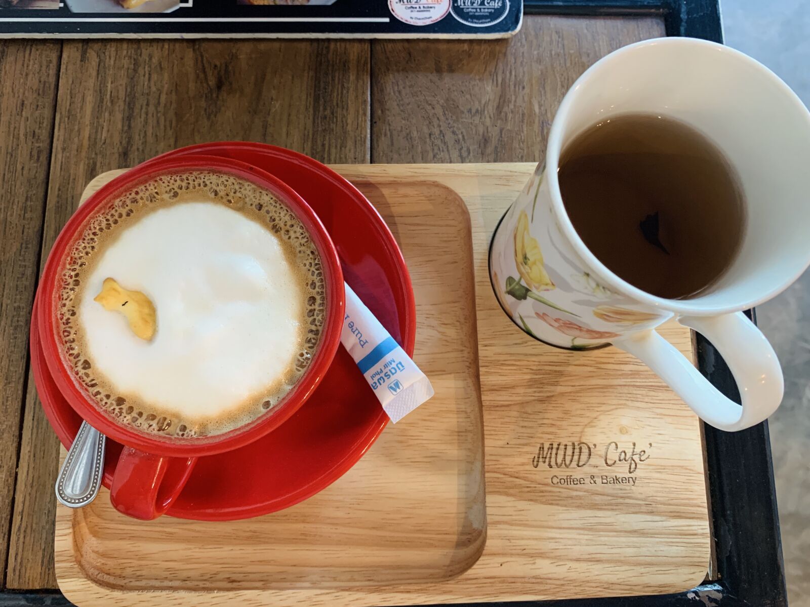 iPhone XS Max back dual camera 4.25mm f/1.8 sample photo. Morning, coffee, cafe photography
