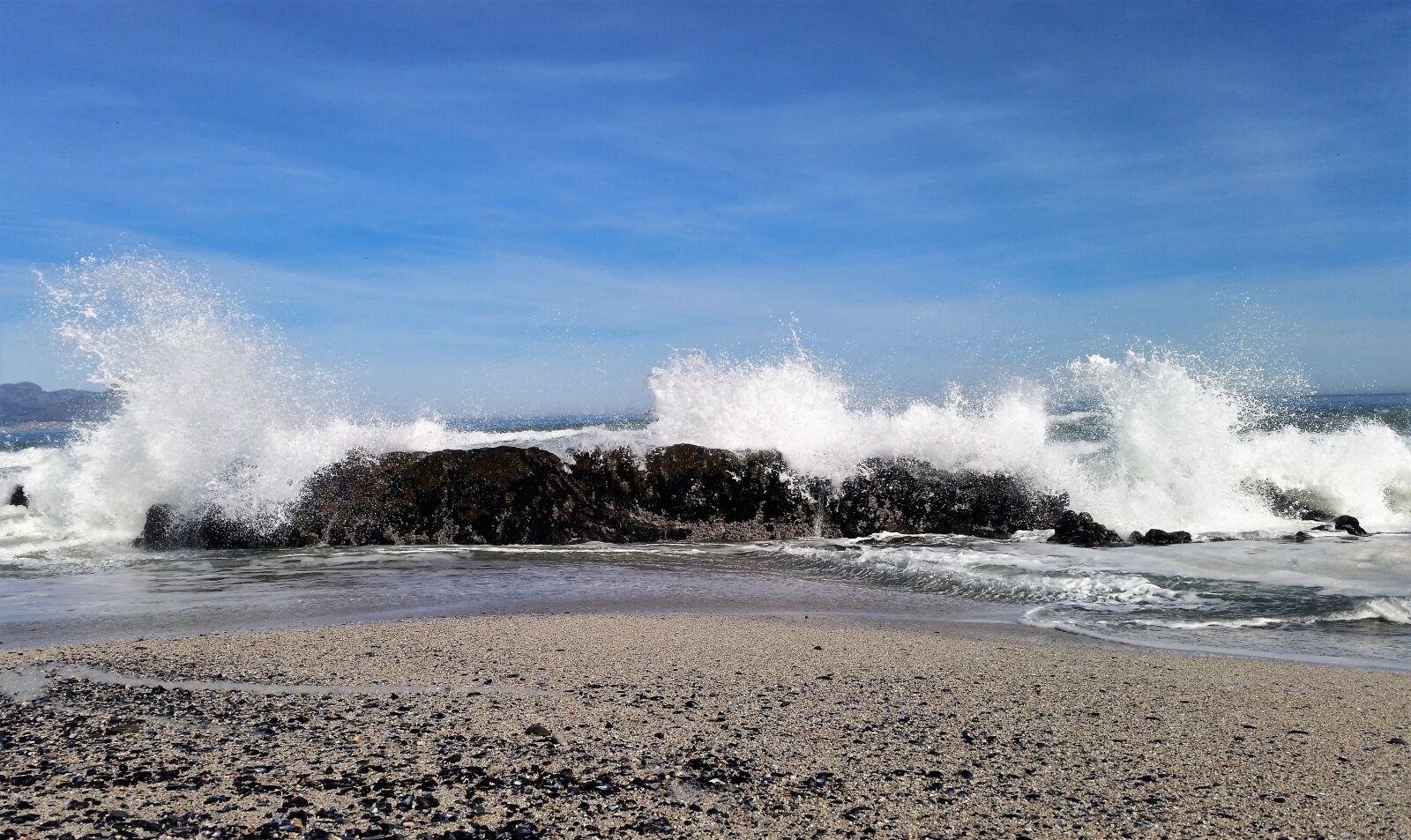 Samsung Galaxy S5 sample photo. Beach, rocks, ocean photography