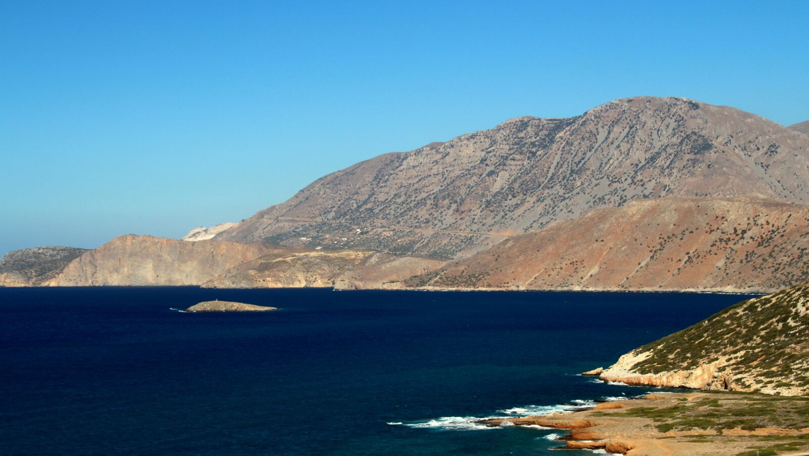 Canon EOS 700D (EOS Rebel T5i / EOS Kiss X7i) sample photo. Sea, rocks, mountains photography