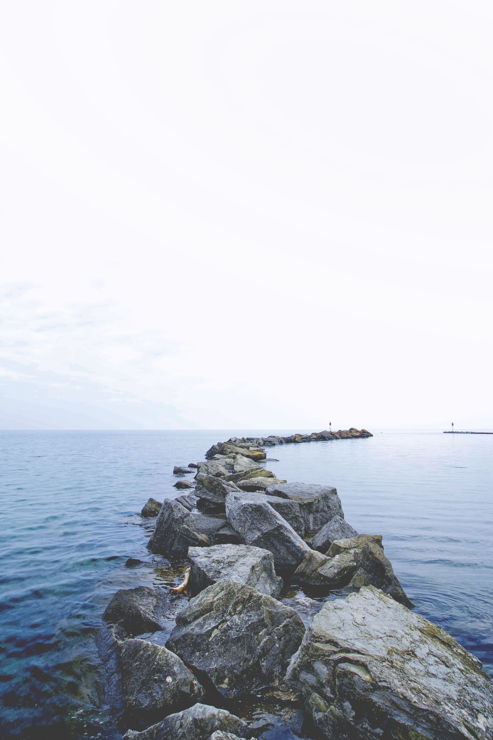 Sony a7 II + Sony Vario Tessar T* FE 24-70mm F4 ZA OSS sample photo. The sea, distance, bumps photography