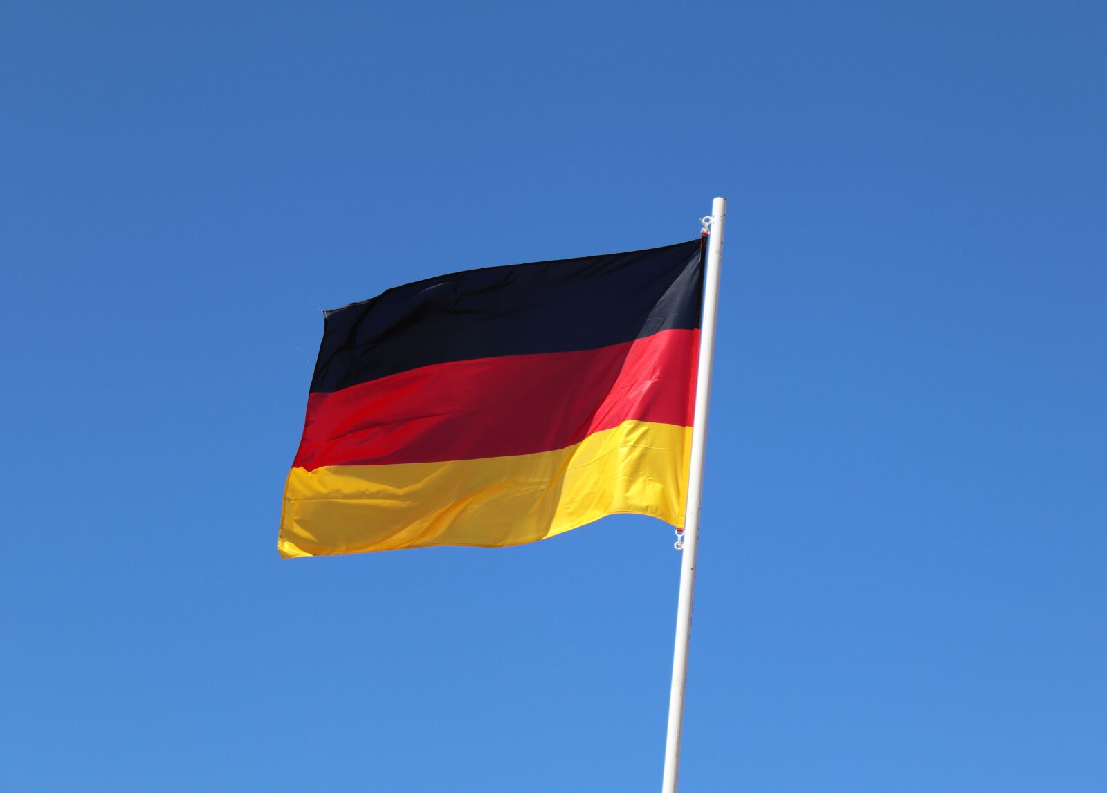 Canon EOS 200D (EOS Rebel SL2 / EOS Kiss X9) sample photo. Flag, germany, europe photography