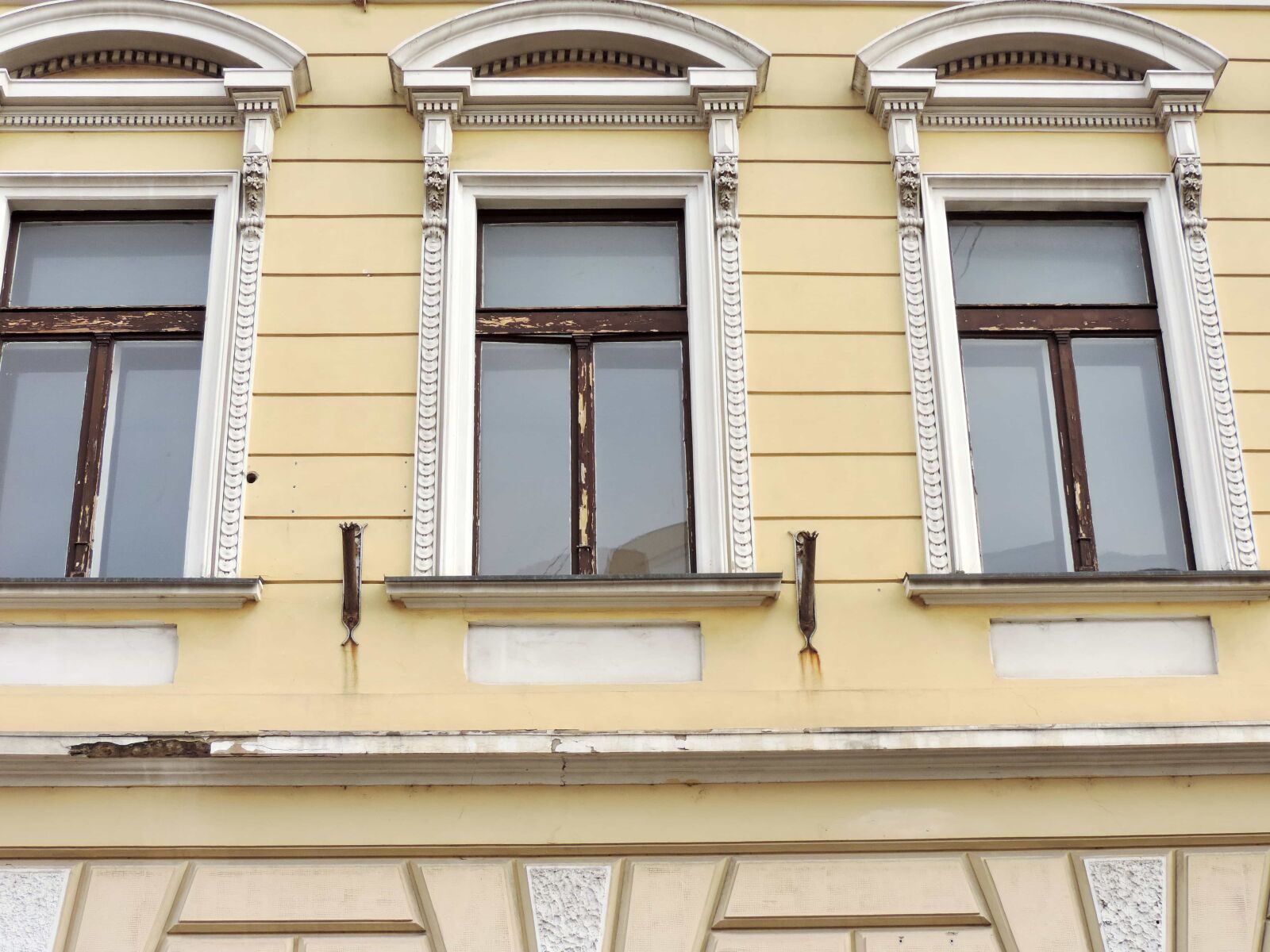 Nikon Coolpix P520 sample photo. Baroque, building, window, facade photography