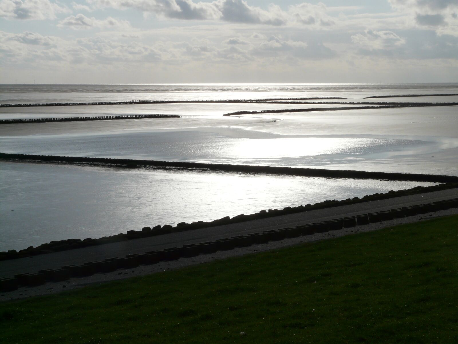 Panasonic DMC-FZ18 sample photo. North sea, dike, sea photography