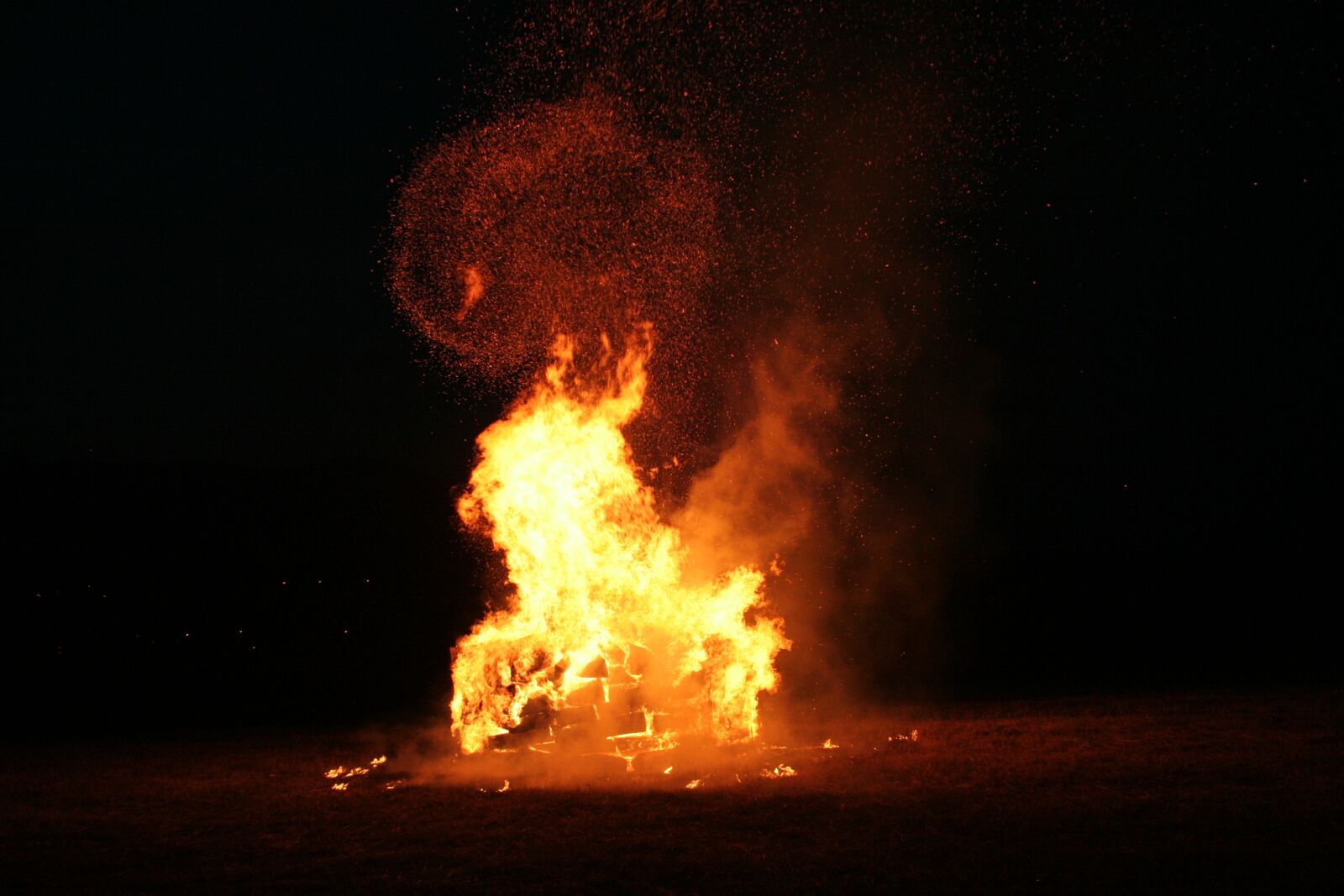 Canon EOS 350D (EOS Digital Rebel XT / EOS Kiss Digital N) sample photo. Fire, background, abstraction photography