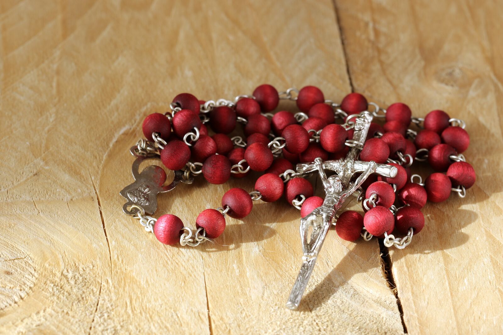 Canon EOS 7D Mark II sample photo. The rosary, cross, beads photography