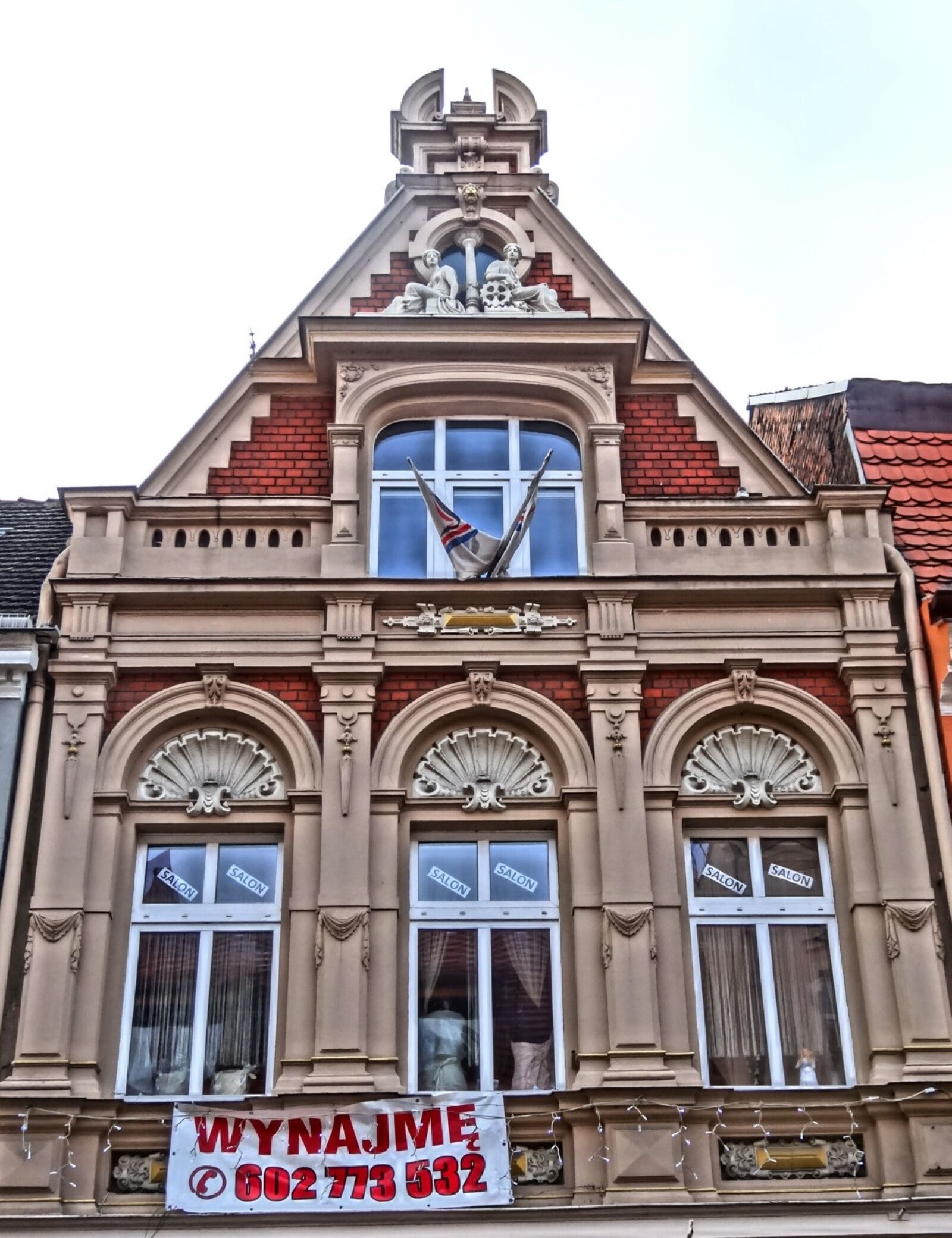 Sony Cyber-shot DSC-HX20V sample photo. Gable, pediment, architecture photography