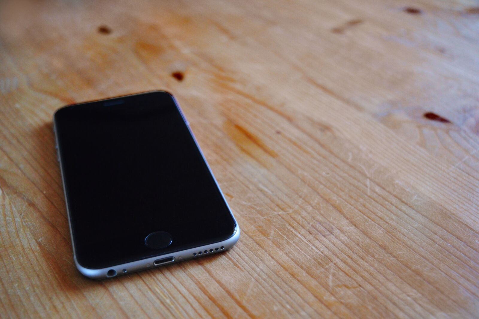 Nikon D3200 sample photo. Wood, apple, iphone, desk photography