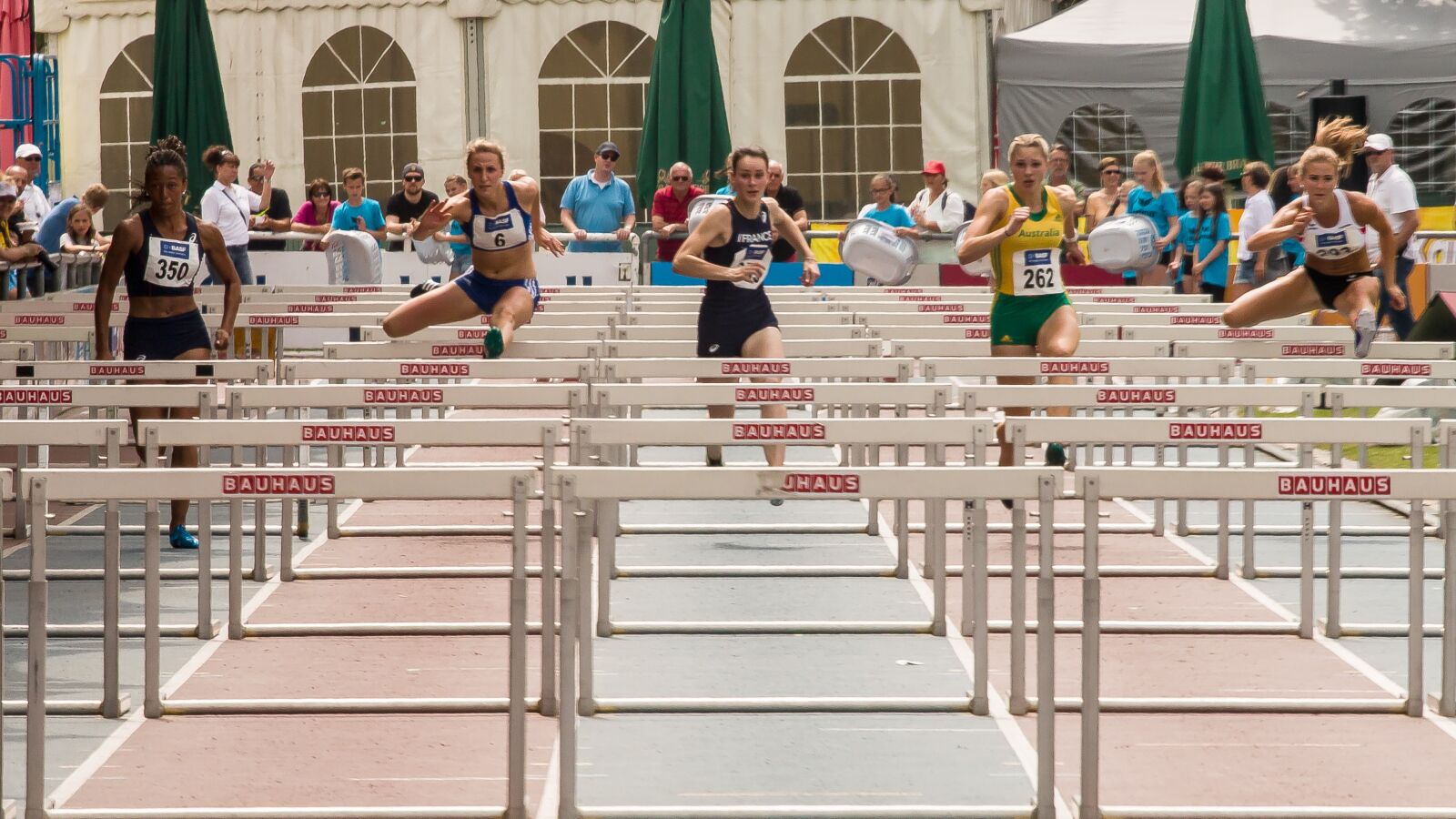 Canon EOS 70D + Canon EF 70-200mm F4L USM sample photo. Athletics, sport, hurdles photography