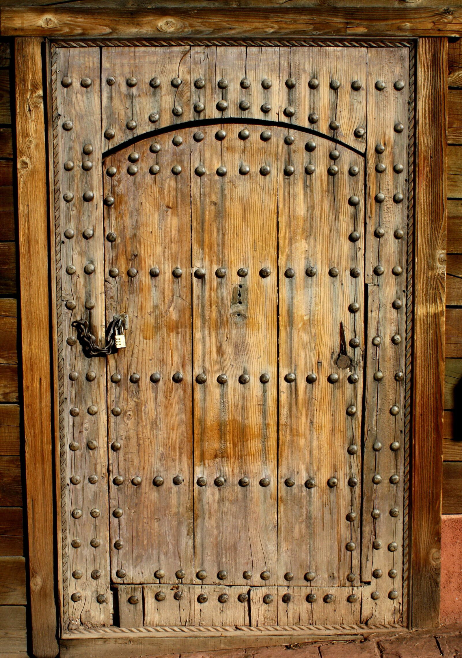 f/3.5-5.6 IS sample photo. Rustic, antique, wooden door photography