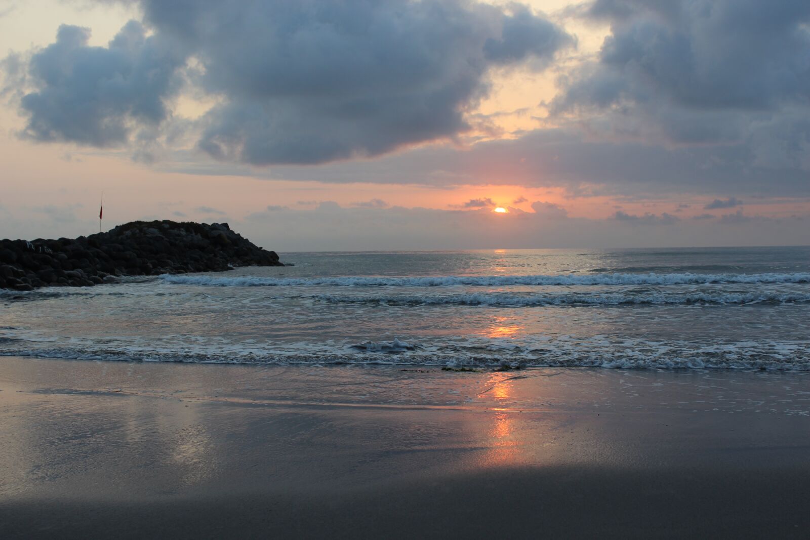Canon EOS 600D (Rebel EOS T3i / EOS Kiss X5) sample photo. Sunset, body of water photography