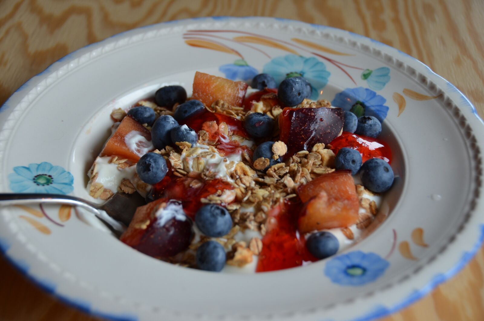 Nikon D5100 sample photo. Muesli, blueberries, healthy photography