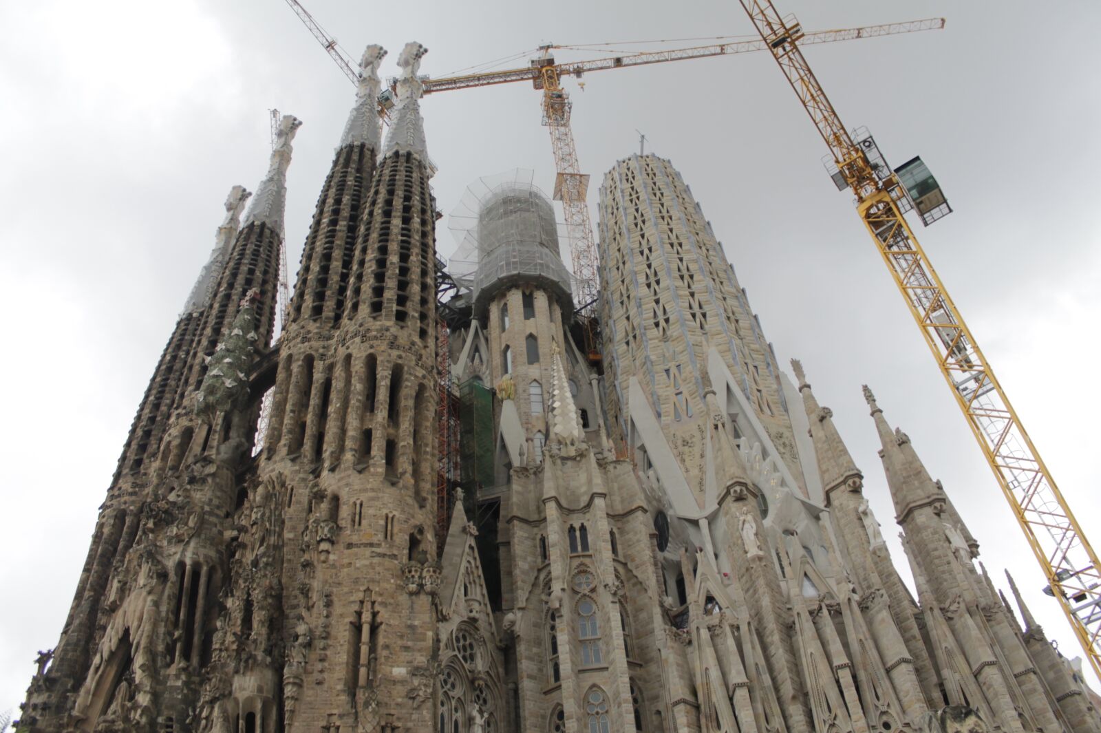 Canon EOS 1100D (EOS Rebel T3 / EOS Kiss X50) sample photo. Barcelona, sagrada family, architecture photography