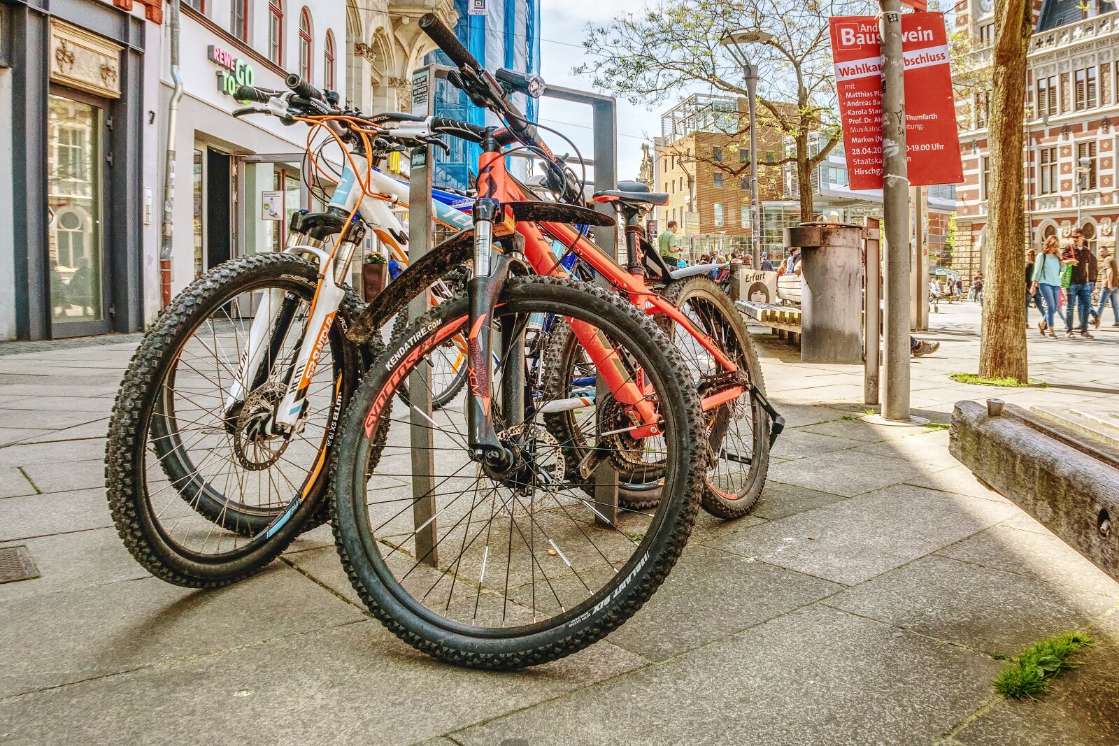 Canon PowerShot G7 X Mark II sample photo. Wheel, road, bike photography